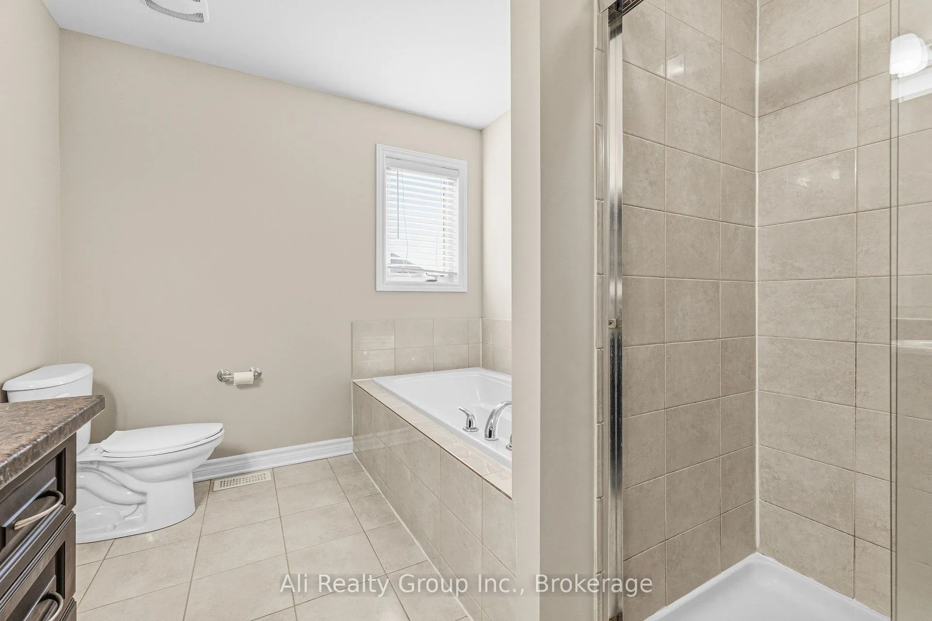 Photo 18 of 400 Nestleton Street, Ottawa, Avalon East — HOMEH