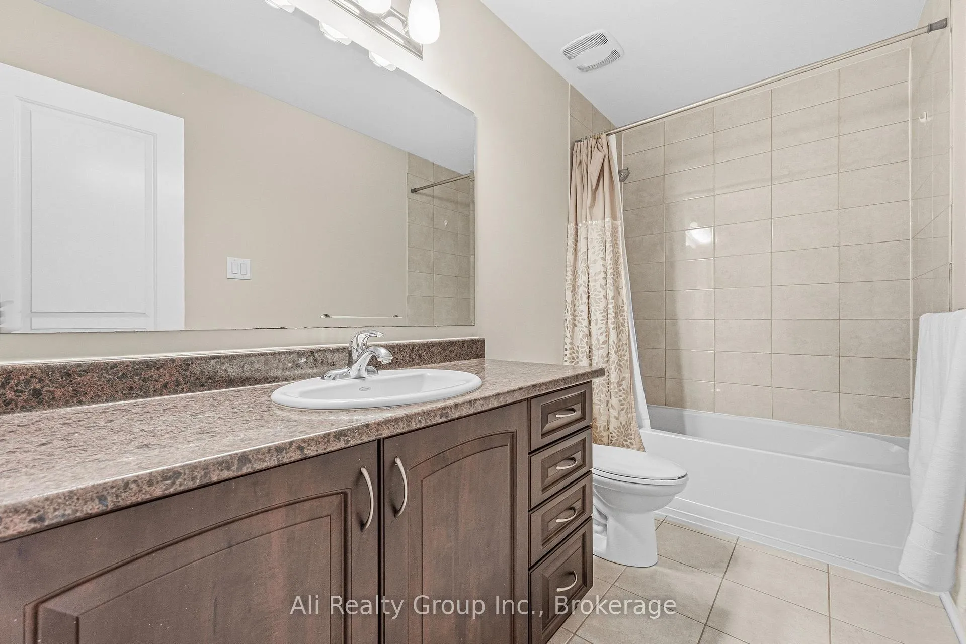 Photo 19 of 400 Nestleton Street, Ottawa, Avalon East — HOMEH