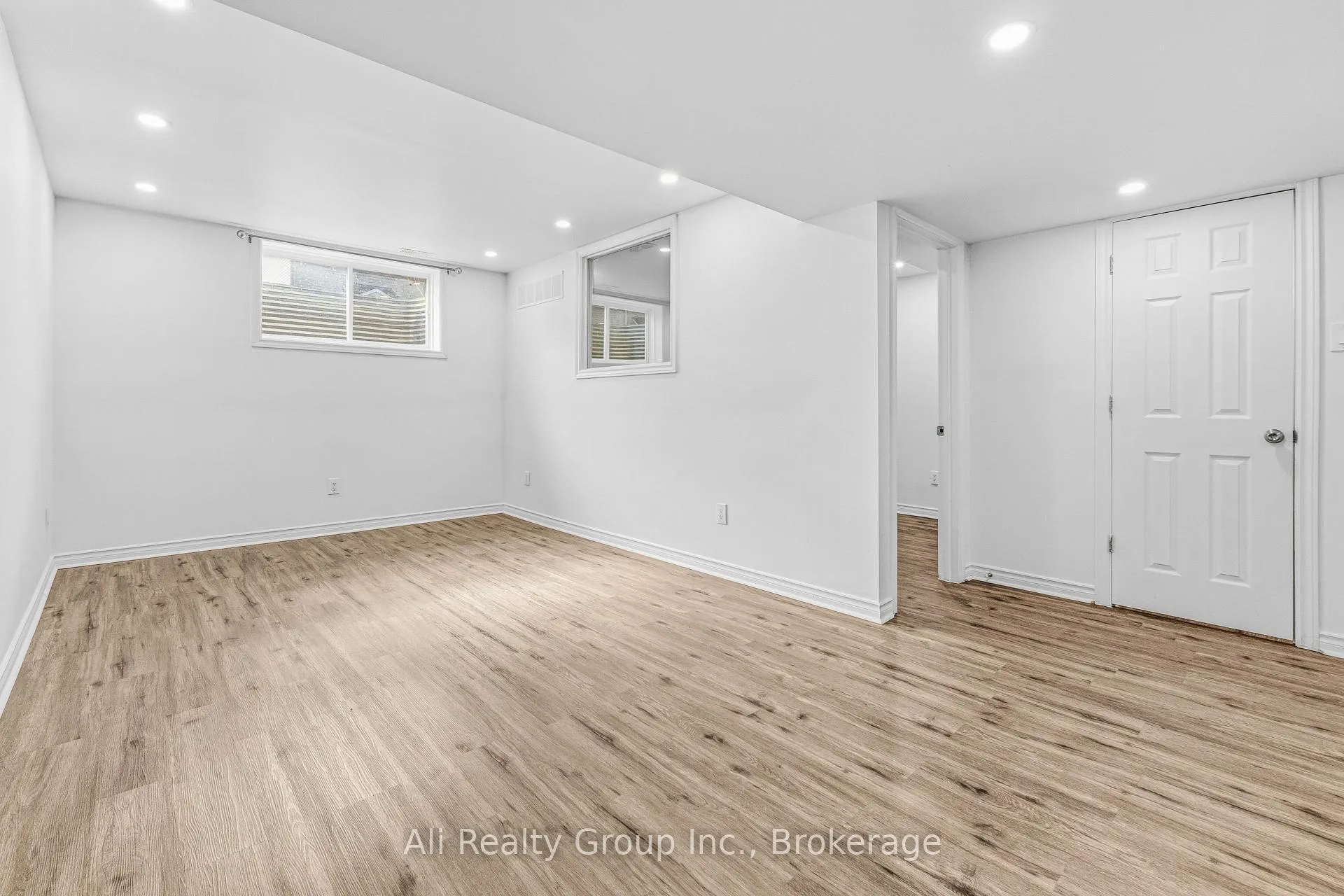Photo 22 of 400 Nestleton Street, Ottawa, Avalon East — HOMEH