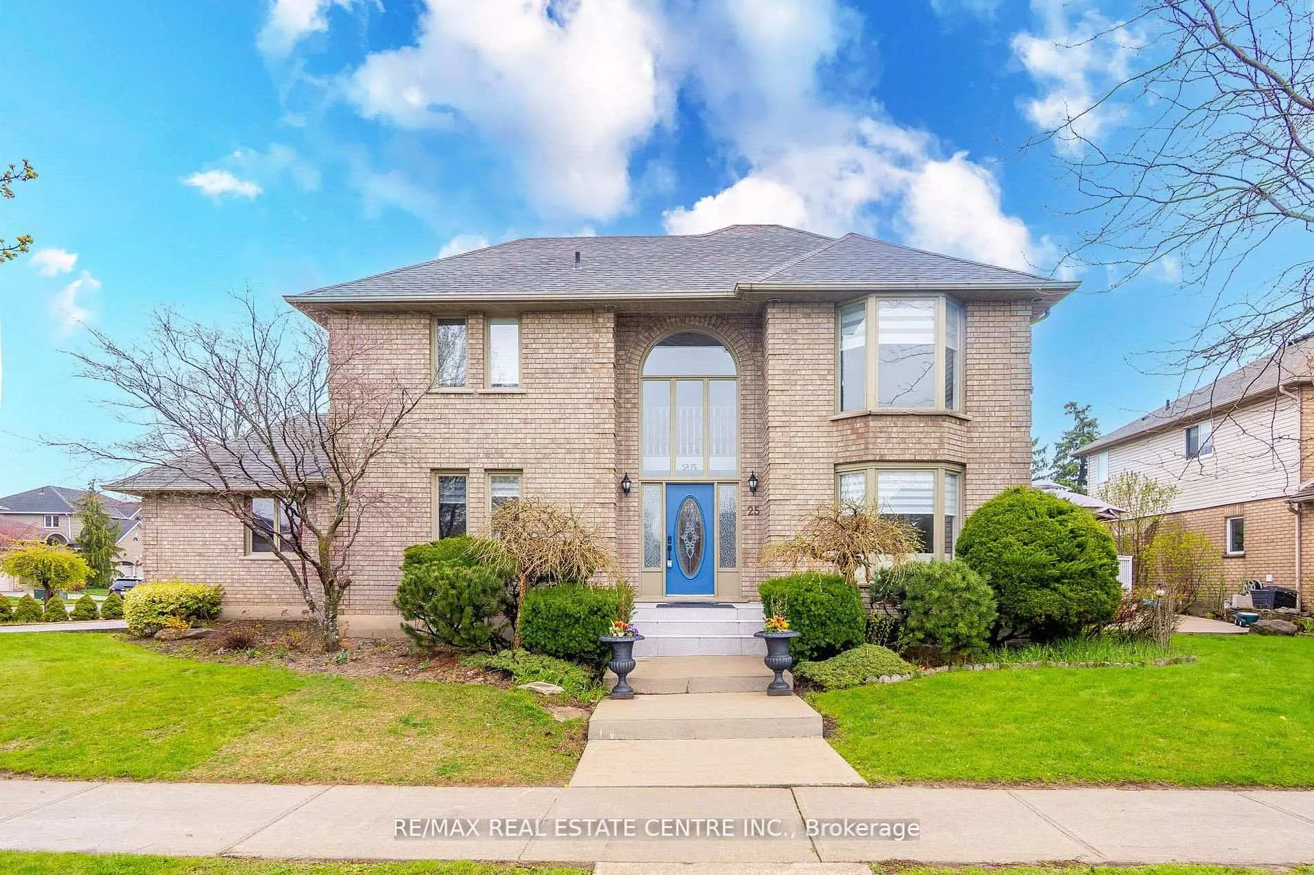 Photo 1 of 25 Highbury Drive, Hamilton, Stoney Creek Mountain — HOMEH