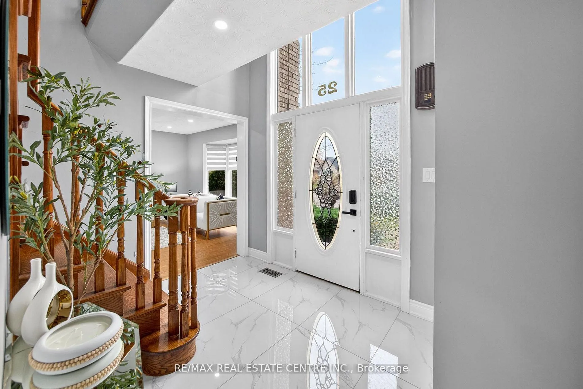 Photo 3 of 25 Highbury Drive, Hamilton, Stoney Creek Mountain — HOMEH
