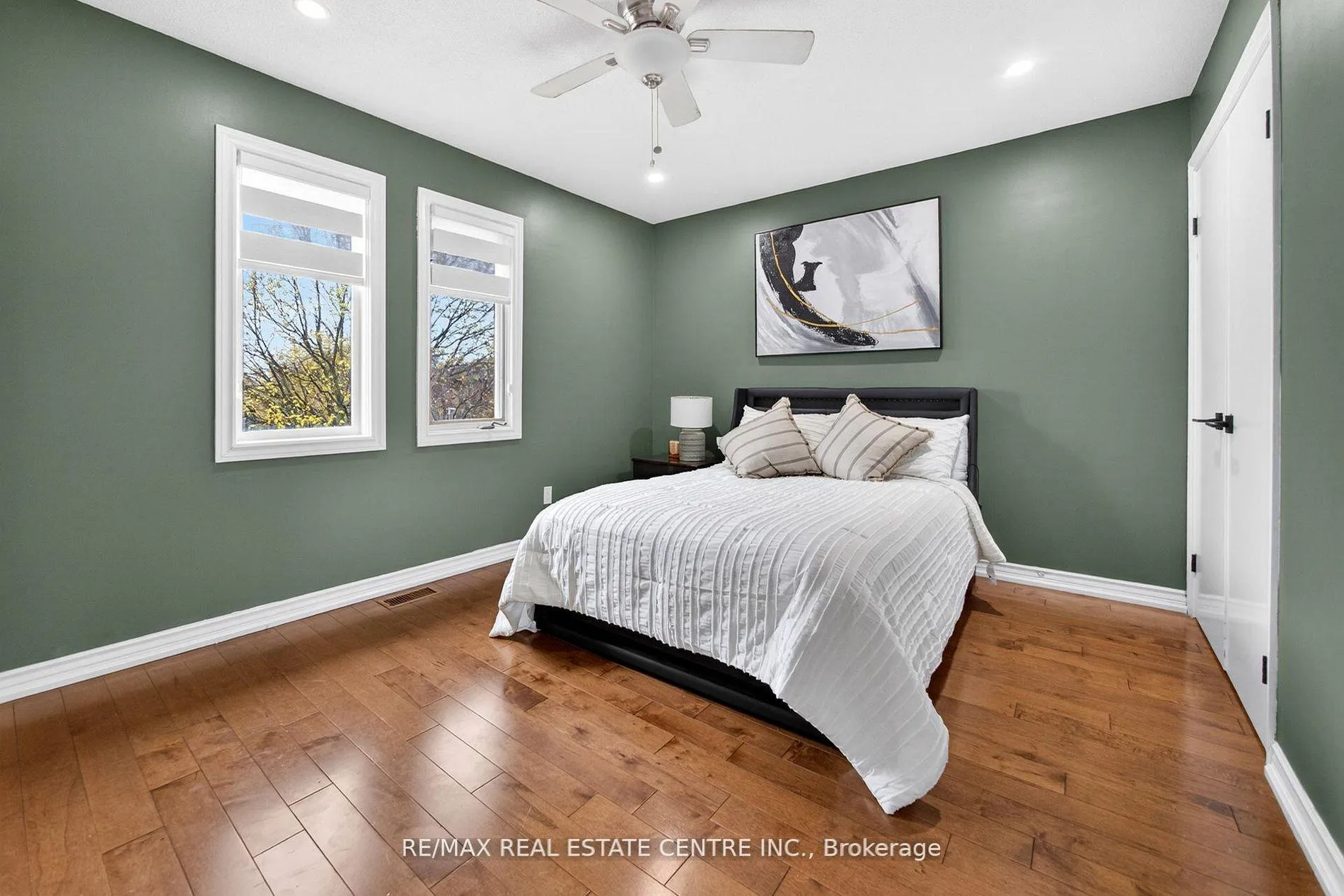 Photo 27 of 25 Highbury Drive, Hamilton, Stoney Creek Mountain — HOMEH