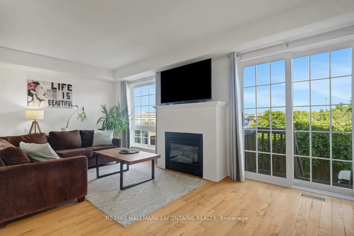 Photo 6 of 442 Wisteria Crescent, Ottawa, Hunt Club — HOMEH