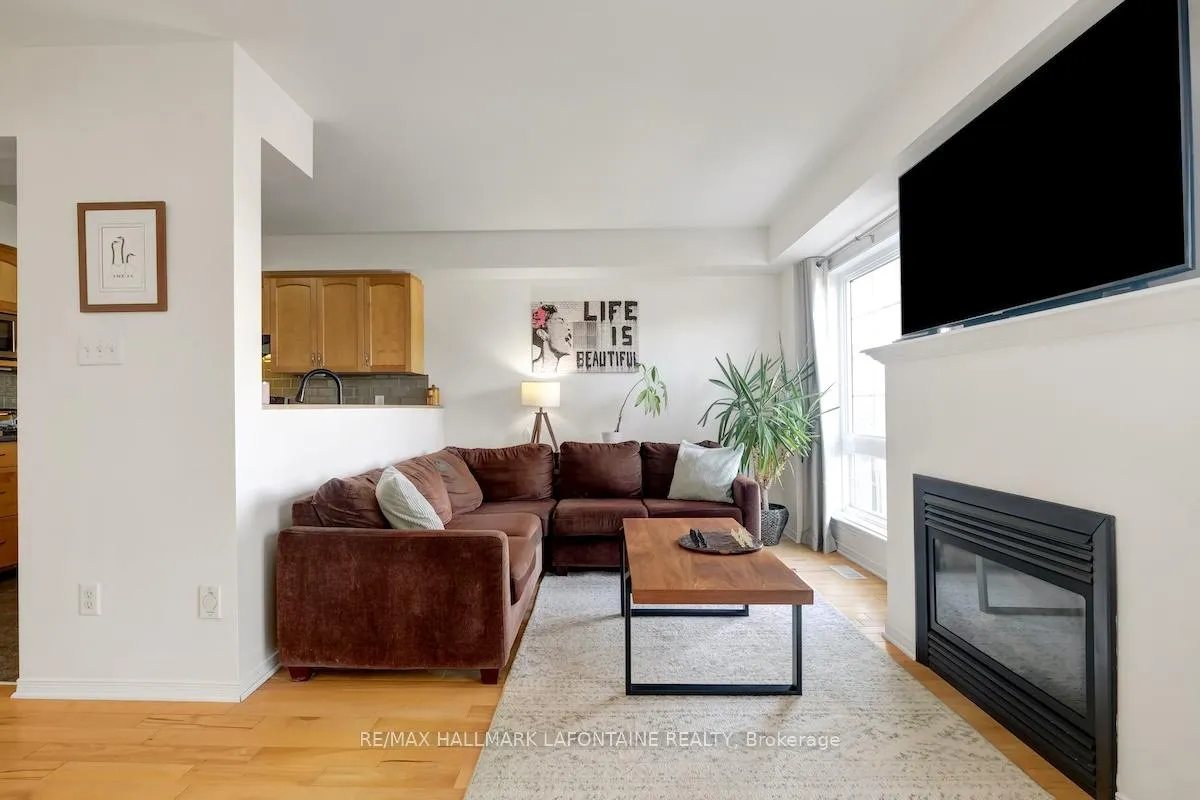 Photo 8 of 442 Wisteria Crescent, Ottawa, Hunt Club — HOMEH