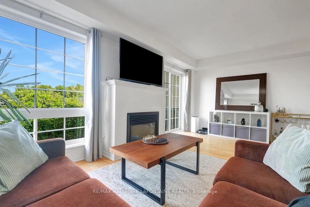 Photo 10 of 442 Wisteria Crescent, Ottawa, Hunt Club — HOMEH