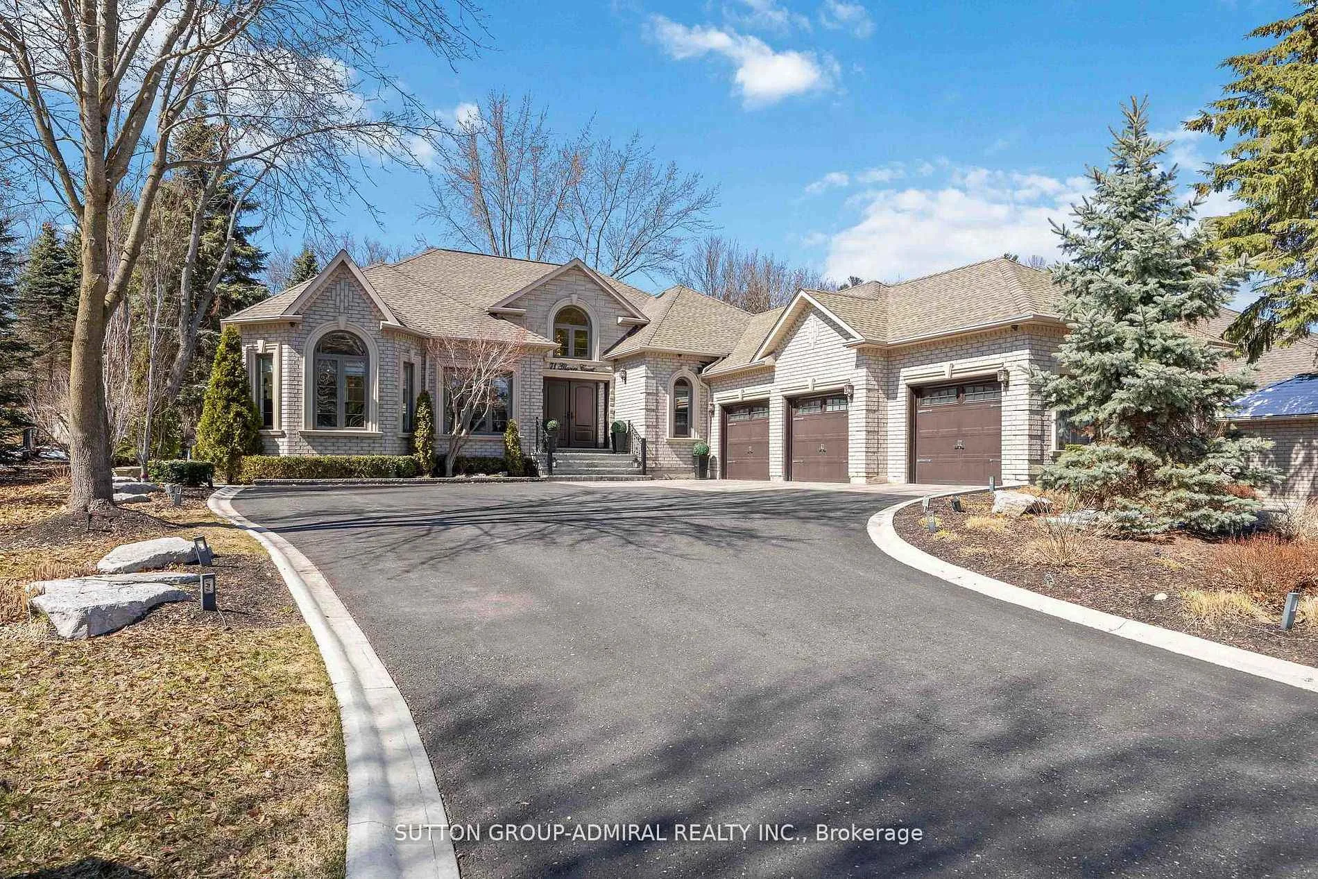Photo 2 of 71 Glacier Court, Vaughan, Rural Vaughan — HOMEH