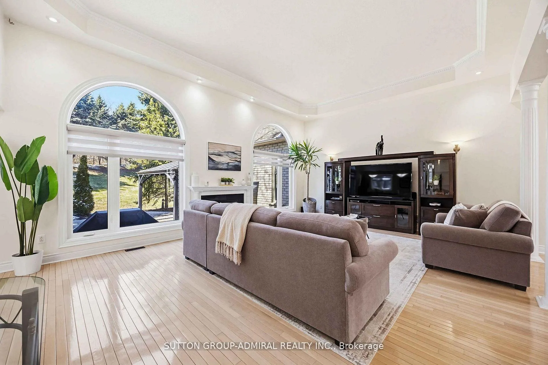 Photo 4 of 71 Glacier Court, Vaughan, Rural Vaughan — HOMEH