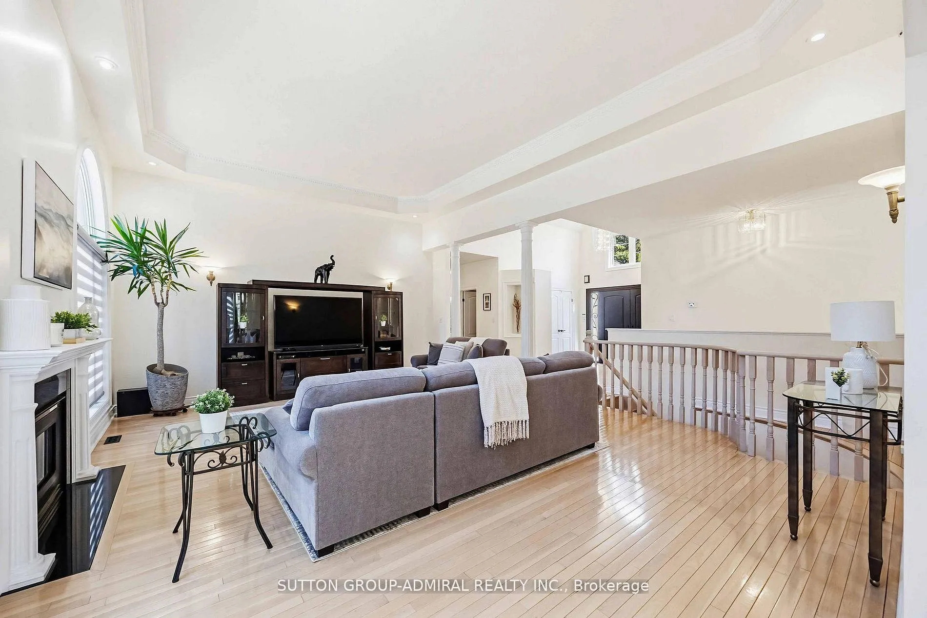 Photo 5 of 71 Glacier Court, Vaughan, Rural Vaughan — HOMEH