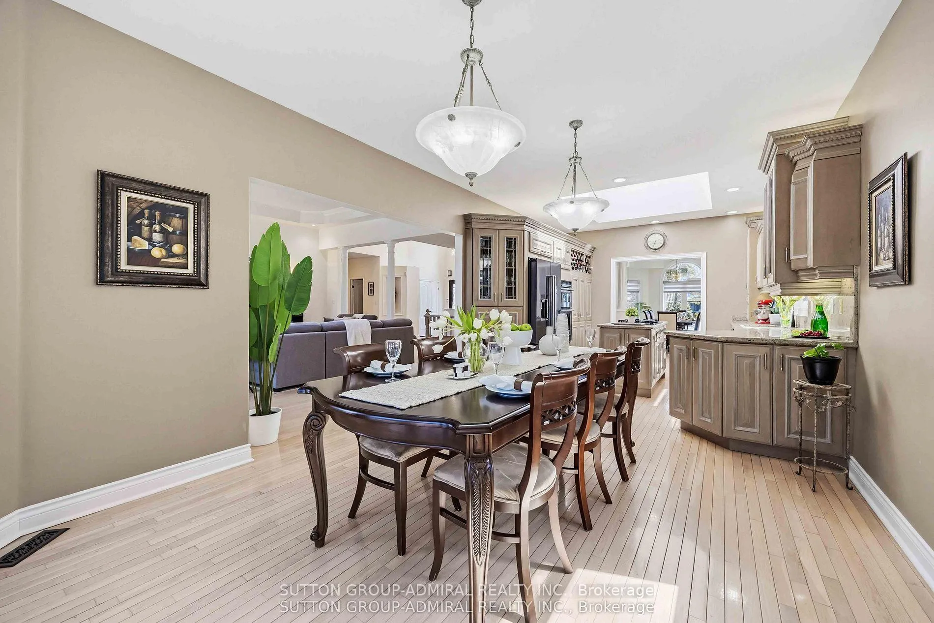 Photo 6 of 71 Glacier Court, Vaughan, Rural Vaughan — HOMEH