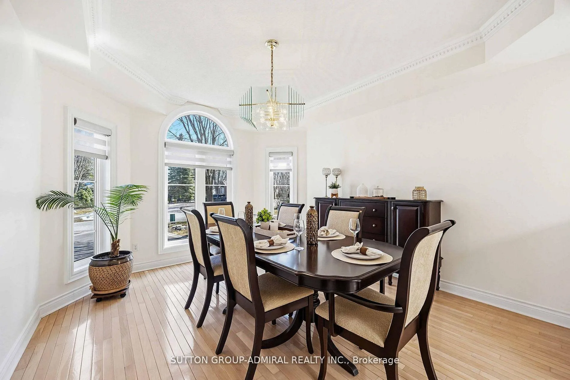 Photo 11 of 71 Glacier Court, Vaughan, Rural Vaughan — HOMEH