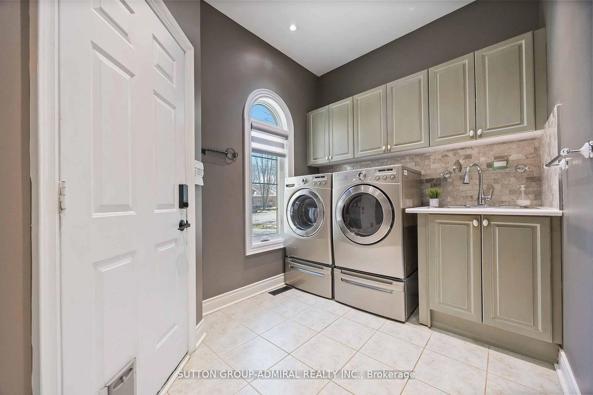 Photo 22 of 71 Glacier Court, Vaughan, Rural Vaughan — HOMEH