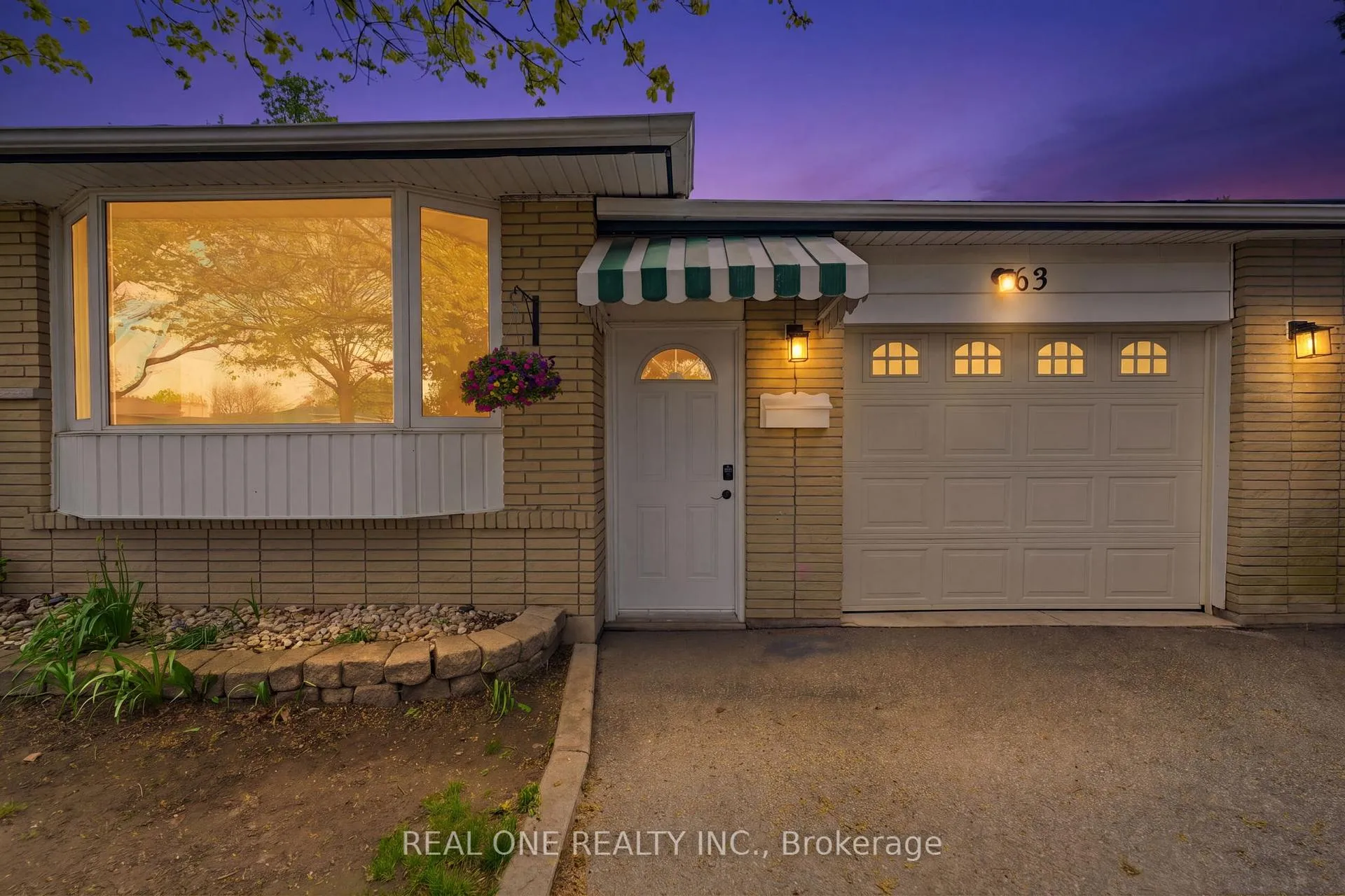 Photo 3 of 63 Palm Crescent, Brantford — HOMEH