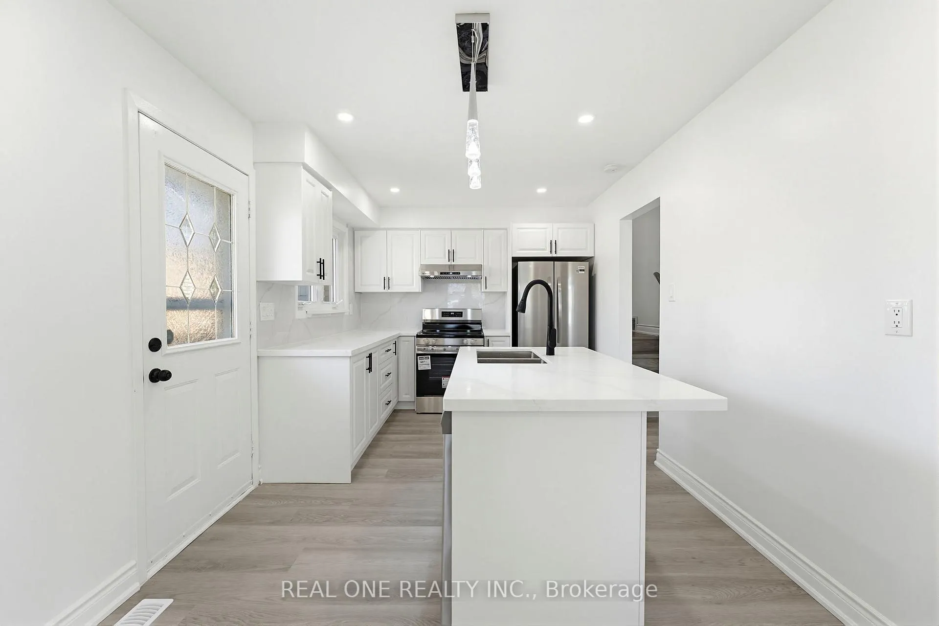 Photo 10 of 63 Palm Crescent, Brantford — HOMEH