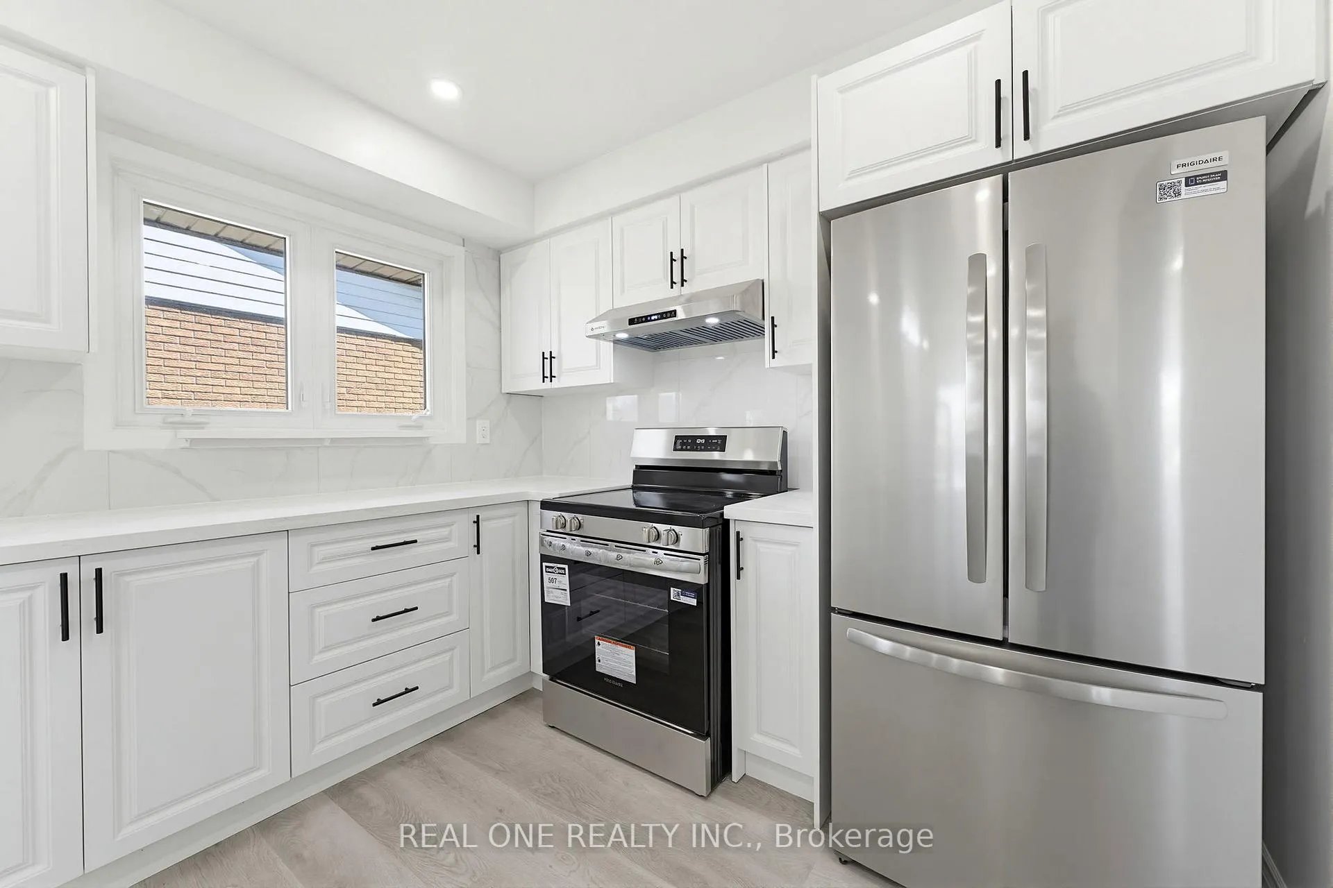 Photo 12 of 63 Palm Crescent, Brantford — HOMEH