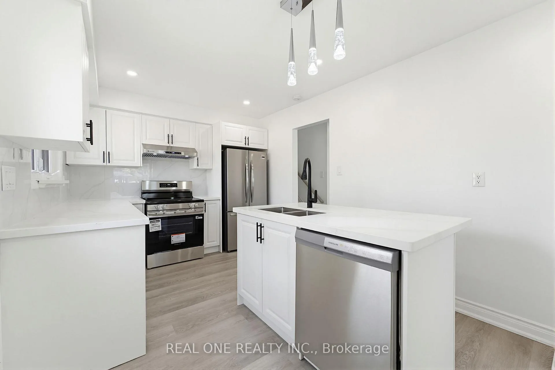 Photo 14 of 63 Palm Crescent, Brantford — HOMEH