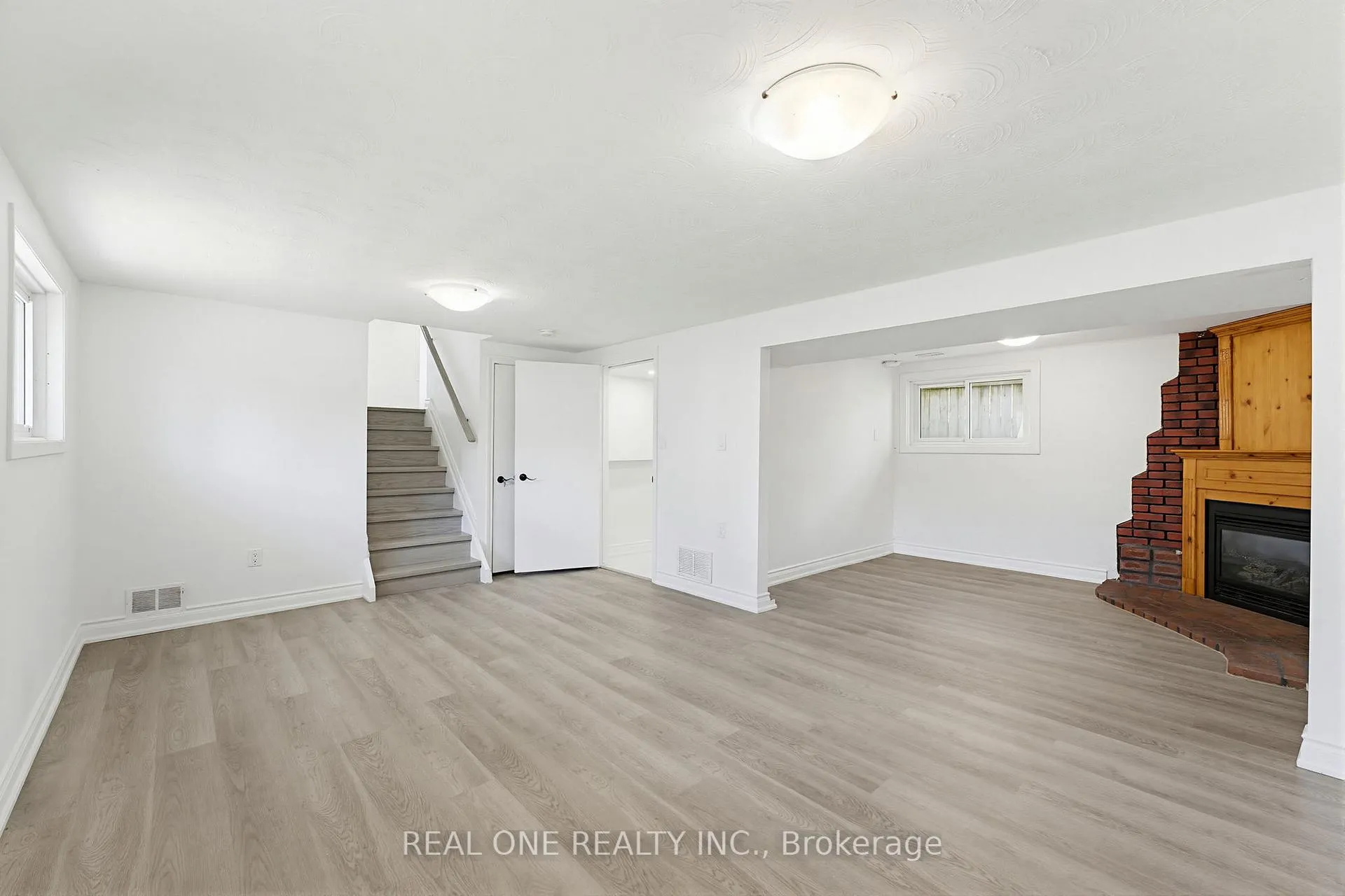 Photo 20 of 63 Palm Crescent, Brantford — HOMEH