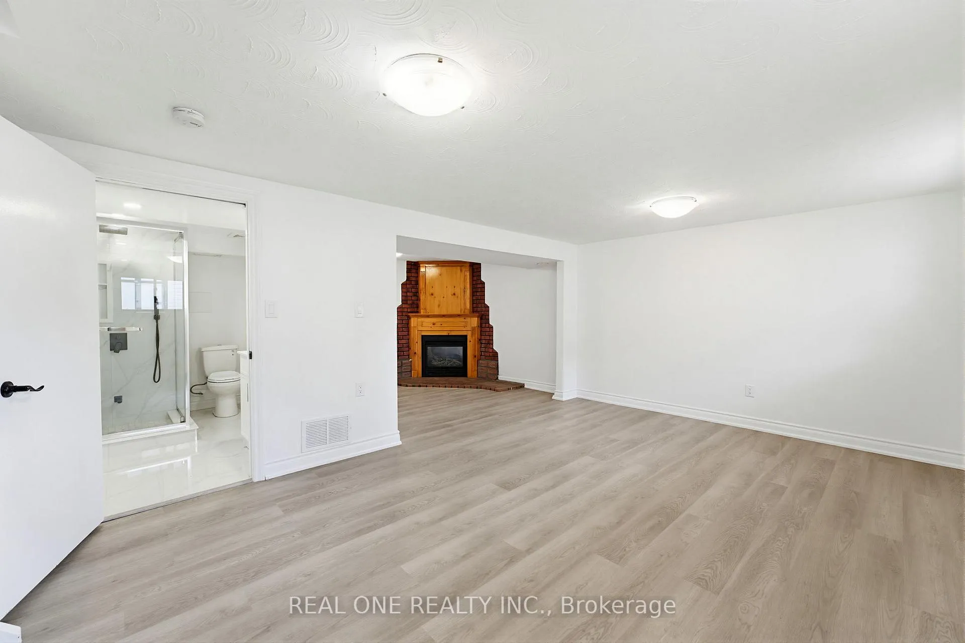 Photo 21 of 63 Palm Crescent, Brantford — HOMEH