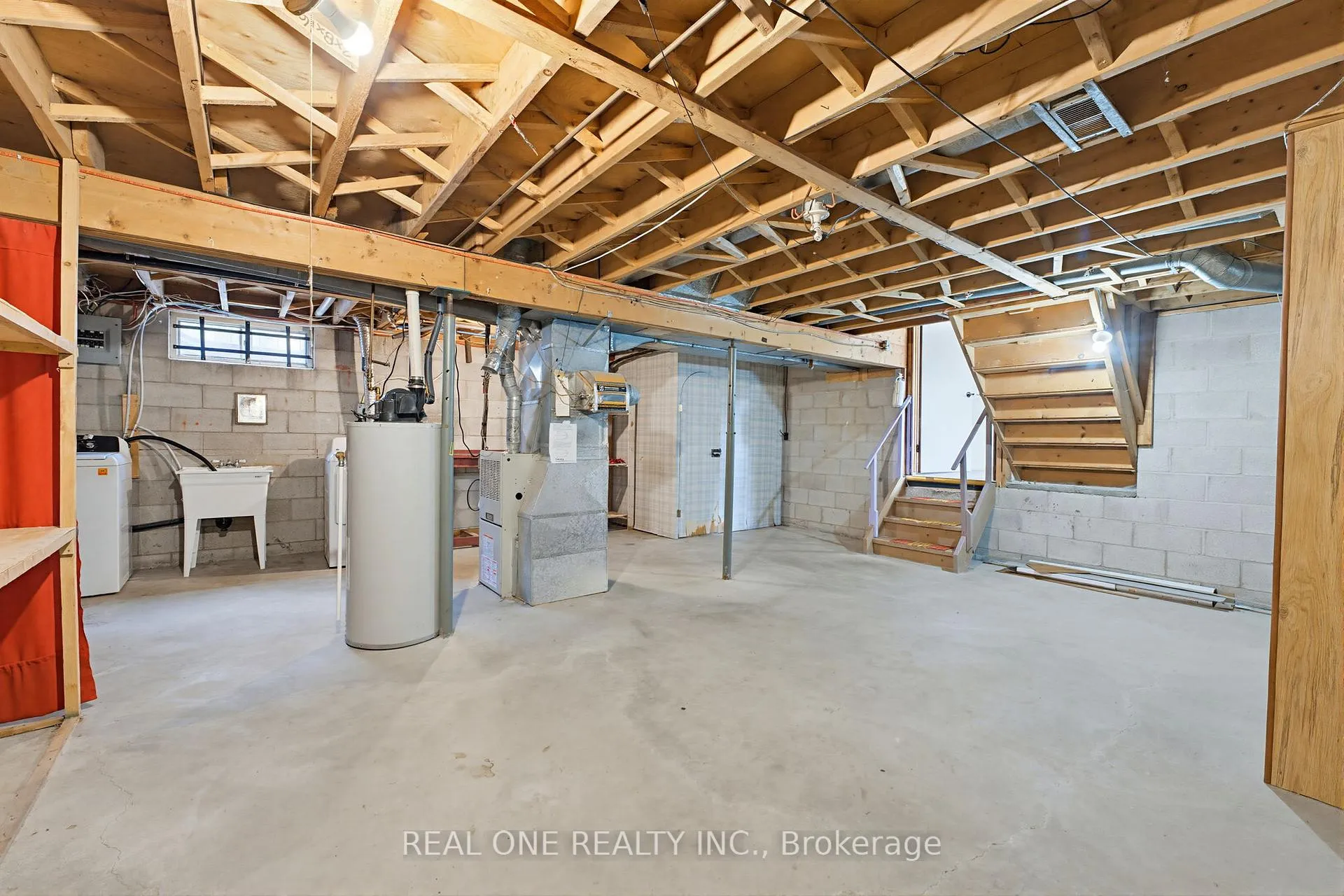 Photo 25 of 63 Palm Crescent, Brantford — HOMEH