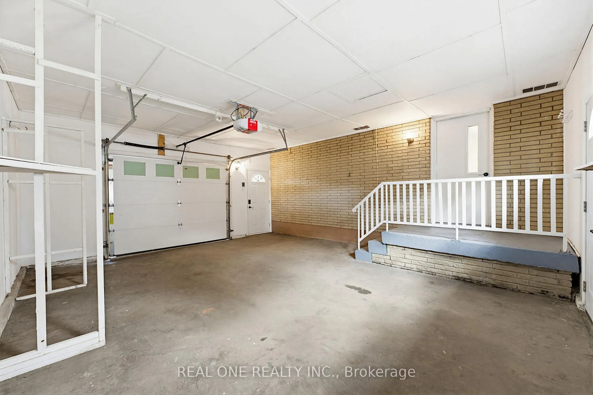 Photo 30 of 63 Palm Crescent, Brantford — HOMEH