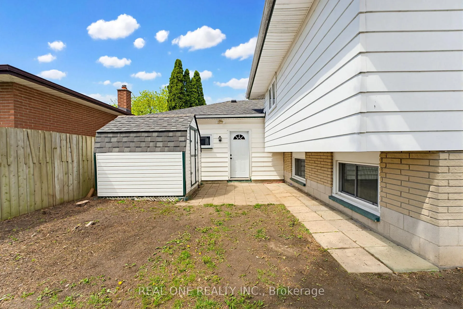 Photo 37 of 63 Palm Crescent, Brantford — HOMEH