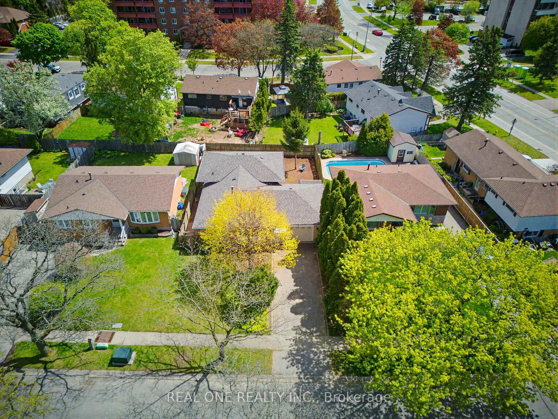 Photo 39 of 63 Palm Crescent, Brantford — HOMEH