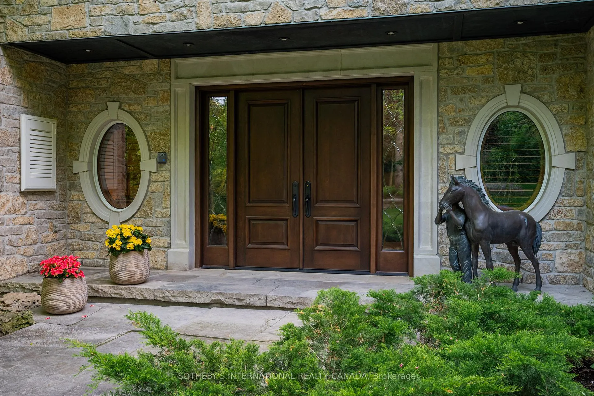 Photo 2 of 101 Paula Court, Vaughan, Kleinburg — HOMEH