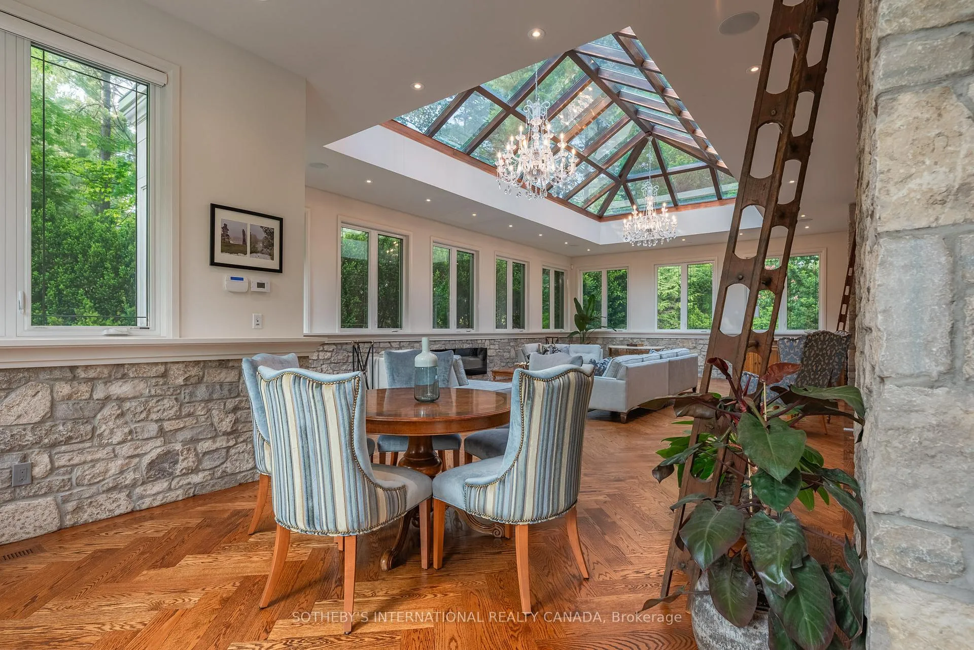 Photo 16 of 101 Paula Court, Vaughan, Kleinburg — HOMEH
