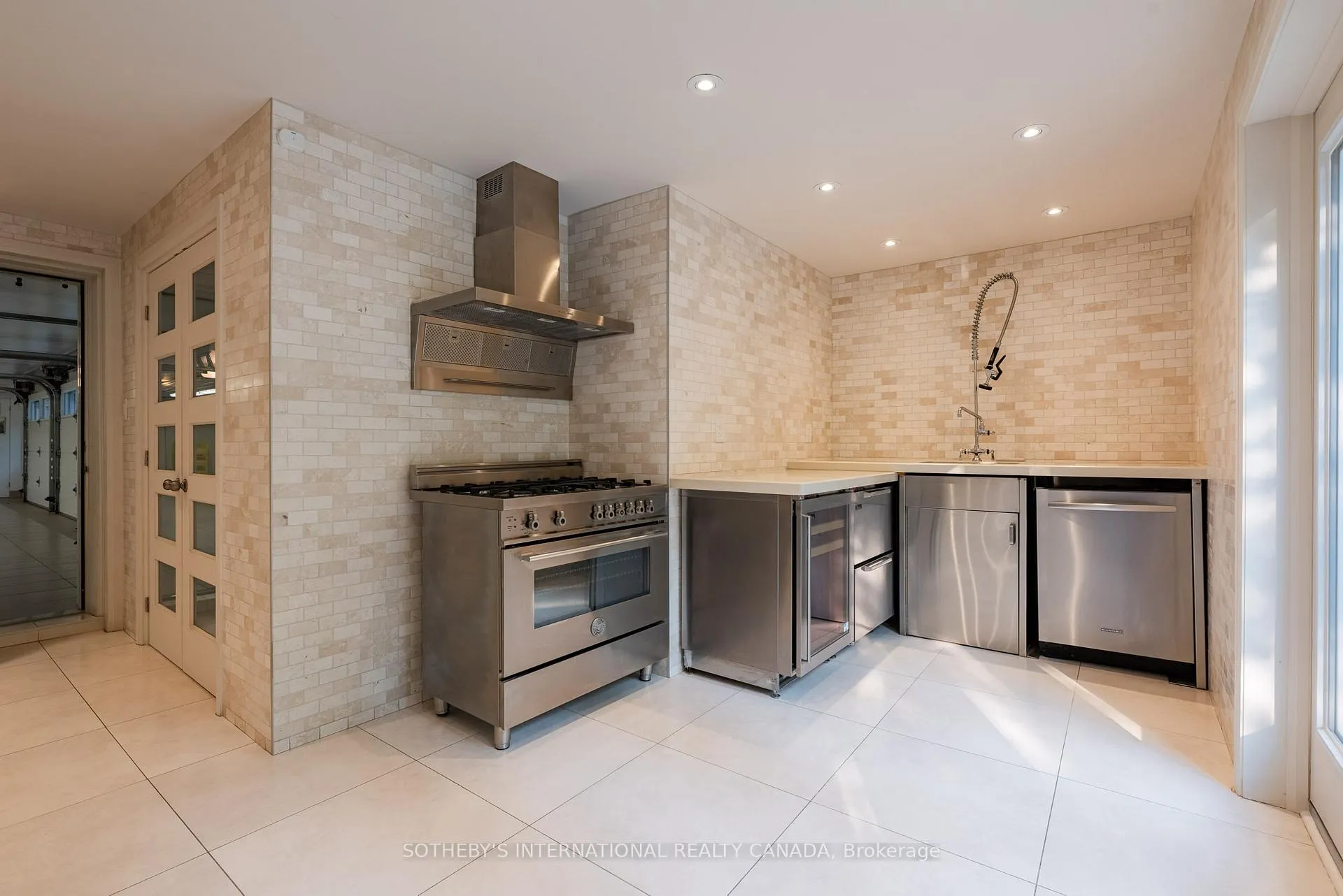 Photo 34 of 101 Paula Court, Vaughan, Kleinburg — HOMEH