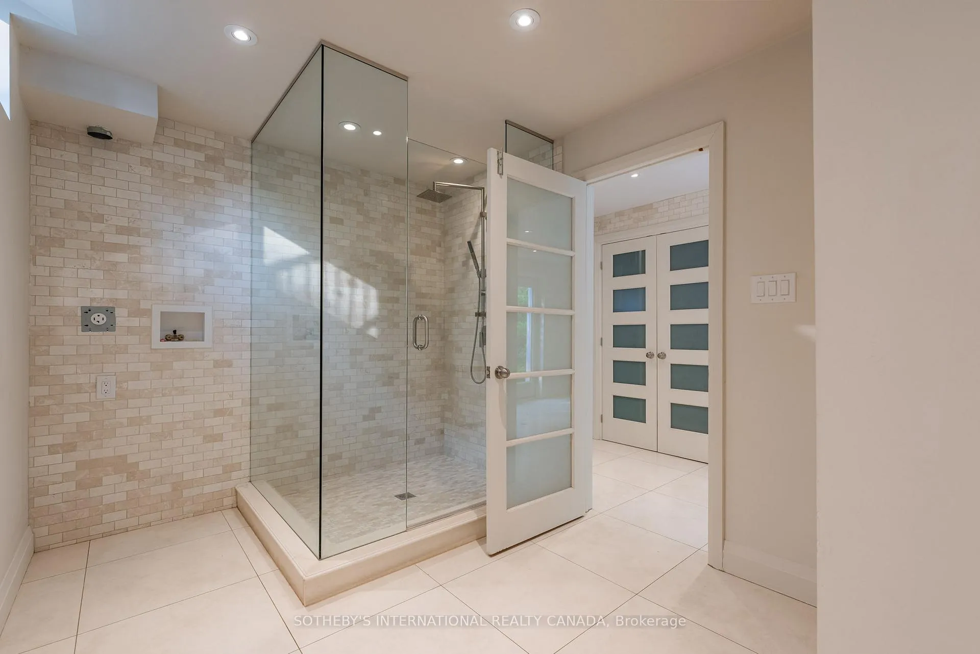 Photo 35 of 101 Paula Court, Vaughan, Kleinburg — HOMEH