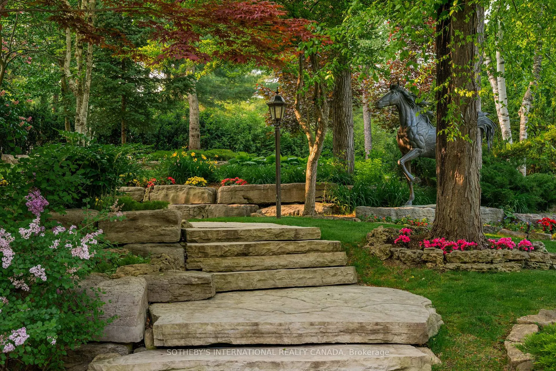 Photo 37 of 101 Paula Court, Vaughan, Kleinburg — HOMEH