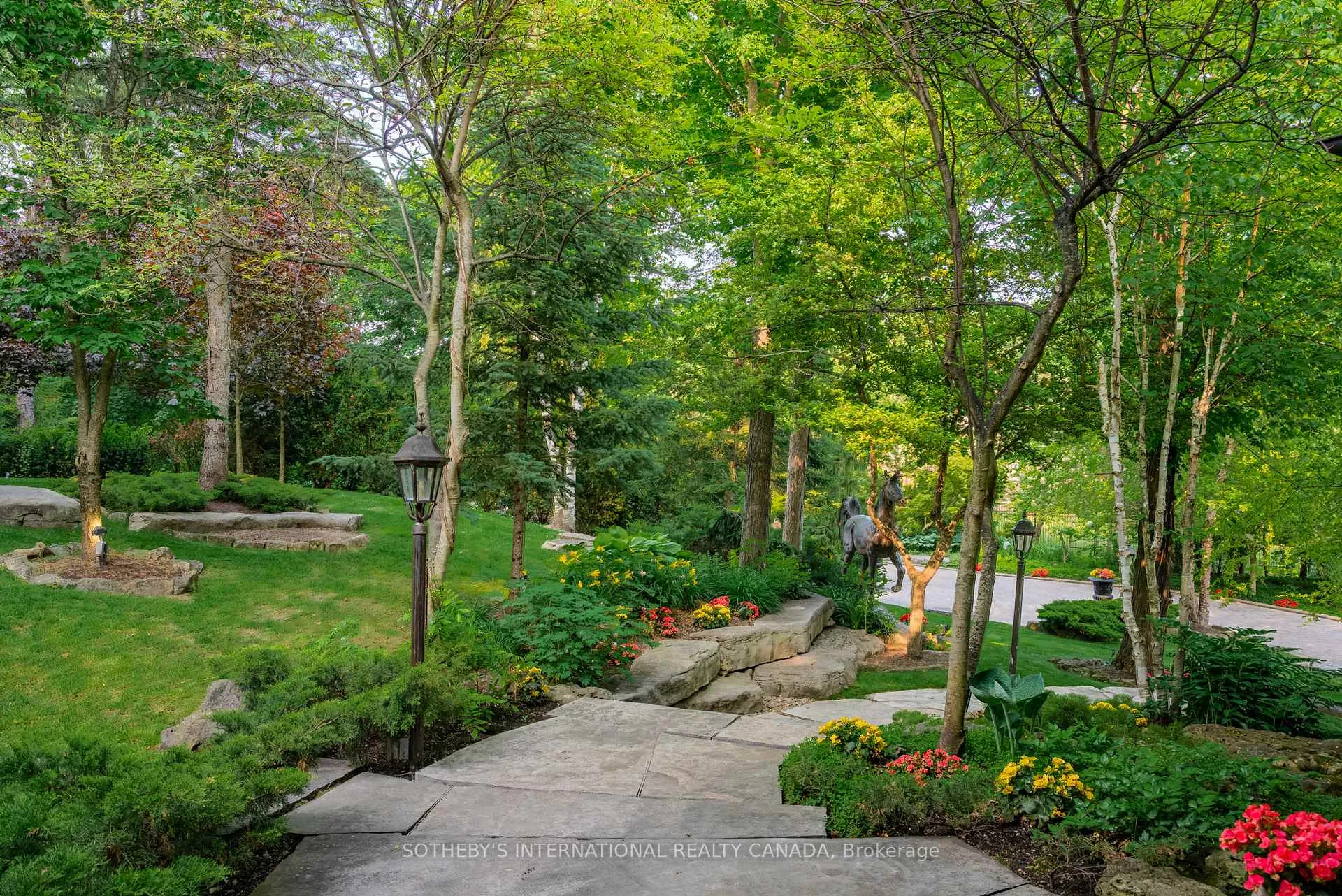 Photo 38 of 101 Paula Court, Vaughan, Kleinburg — HOMEH