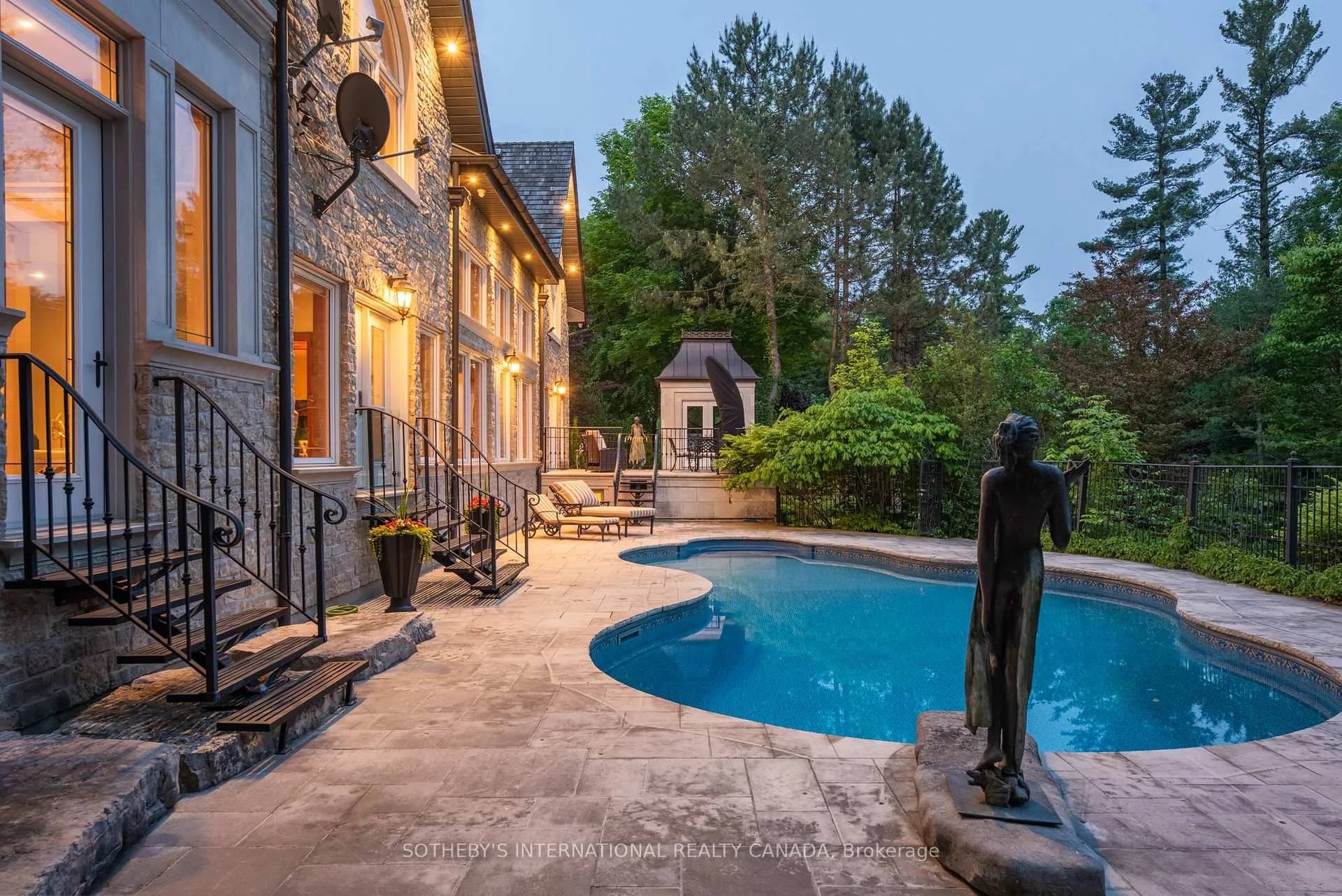 Photo 40 of 101 Paula Court, Vaughan, Kleinburg — HOMEH