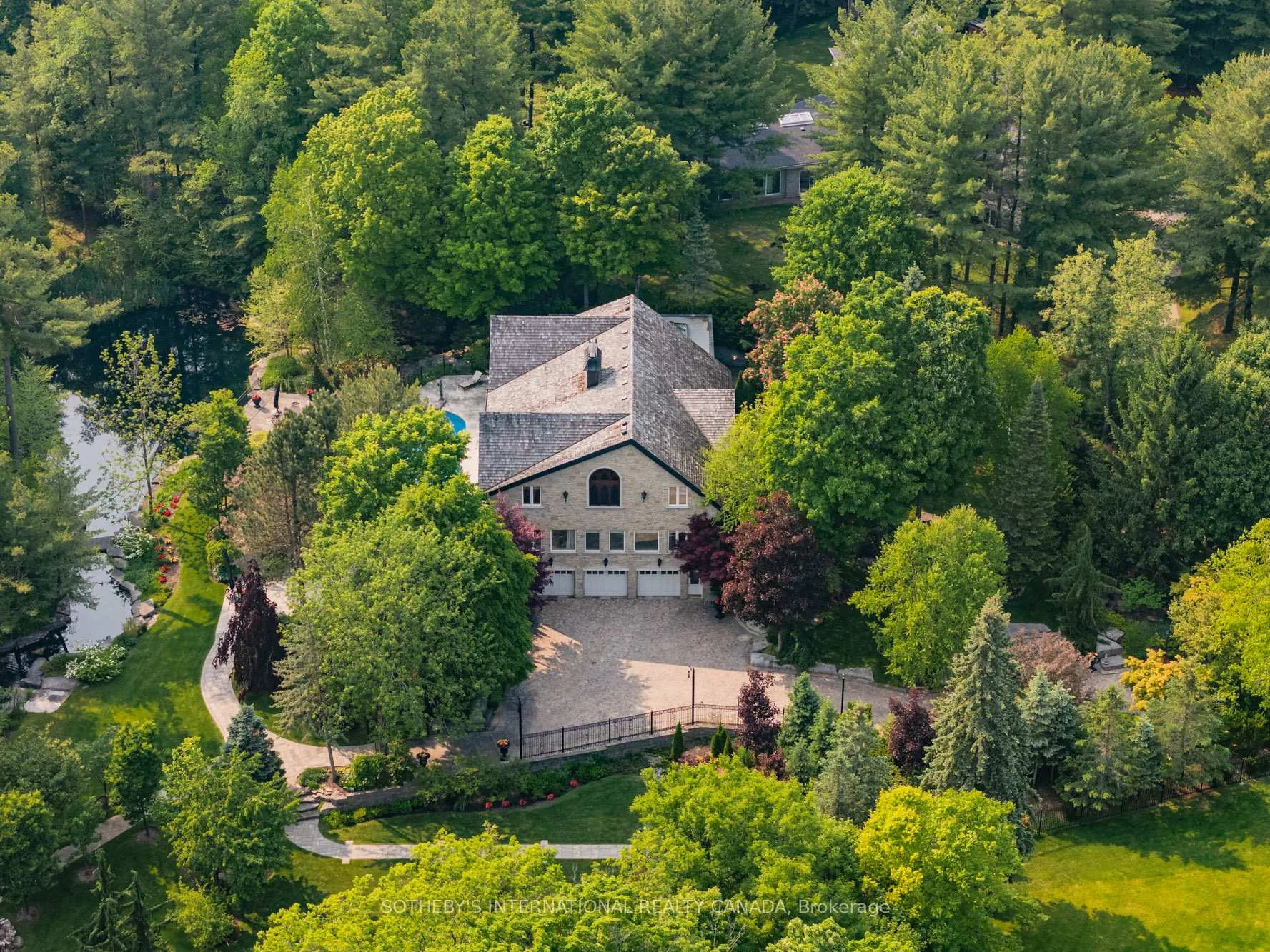 Photo 45 of 101 Paula Court, Vaughan, Kleinburg — HOMEH