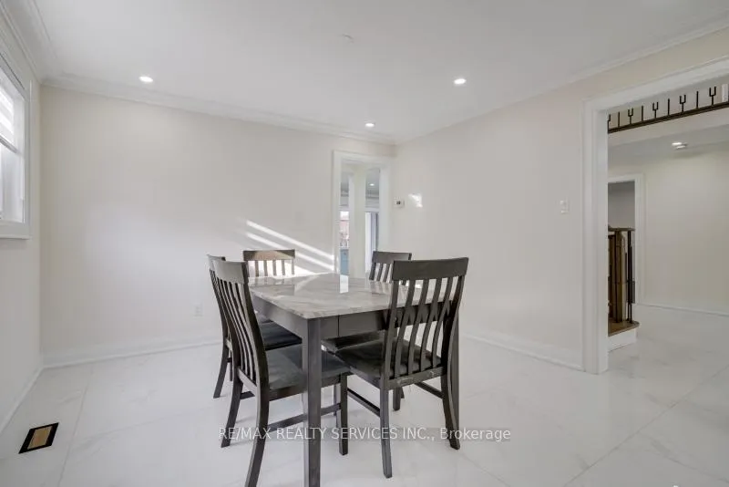 Photo 12 of 30 Queen Post Drive, Vaughan, East Woodbridge — HOMEH