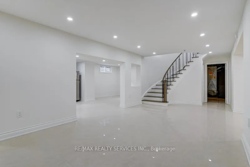 Photo 39 of 30 Queen Post Drive, Vaughan, East Woodbridge — HOMEH