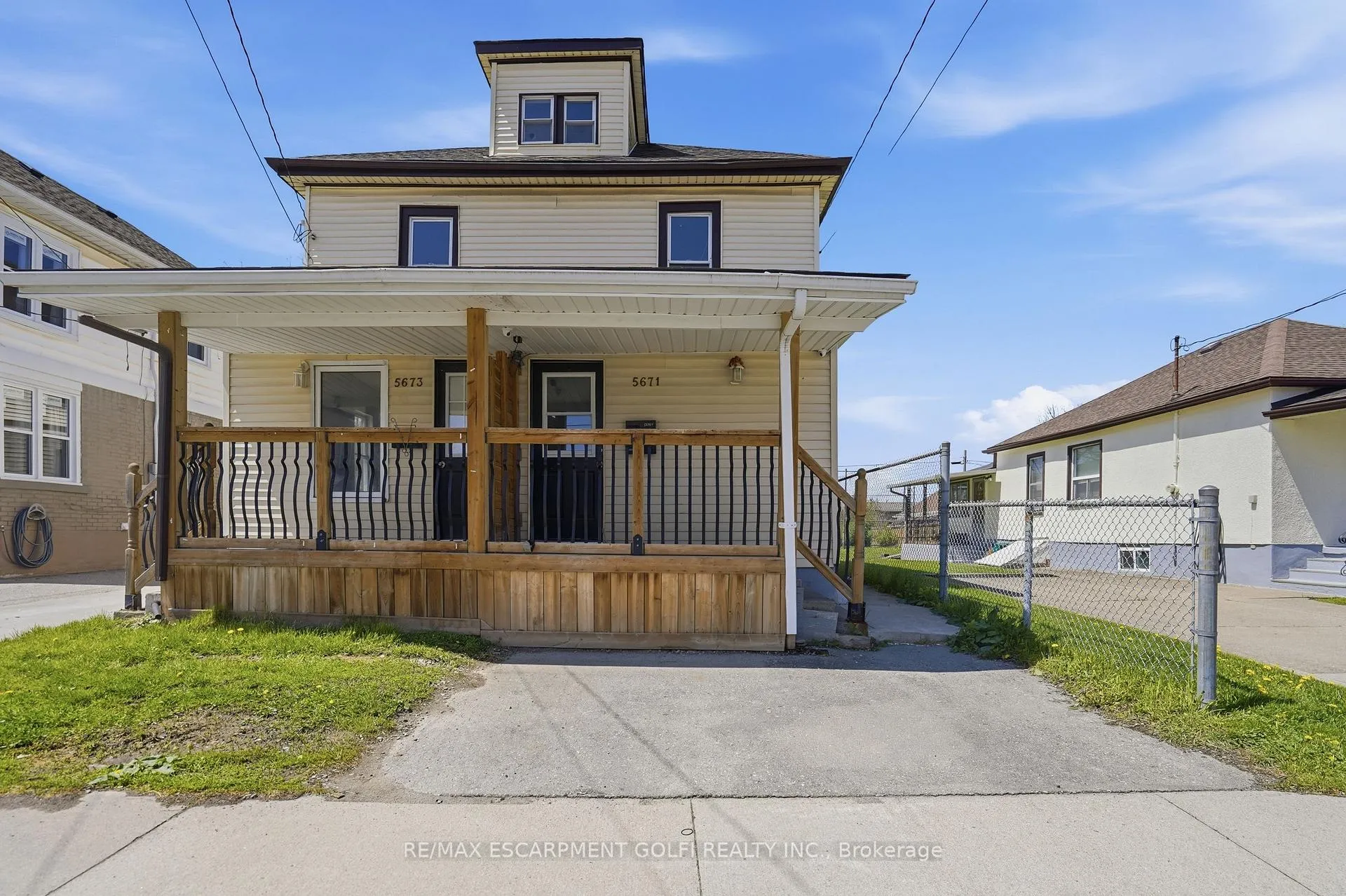 Photo 2 of 5671-5673 Desson Avenue, Niagara Falls, Clifton Hill — HOMEH