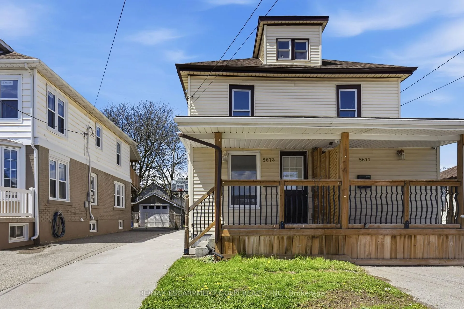 Photo 3 of 5671-5673 Desson Avenue, Niagara Falls, Clifton Hill — HOMEH