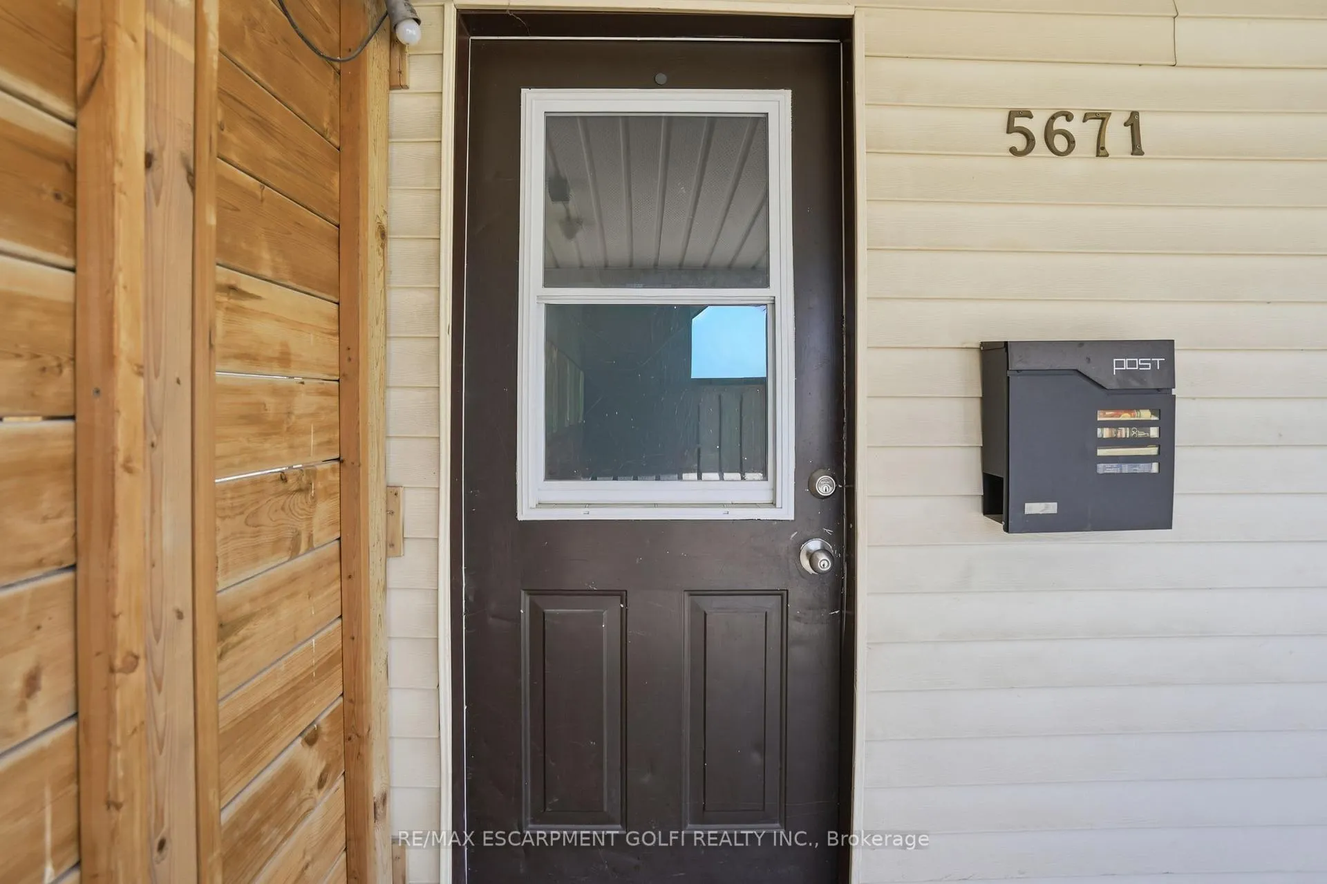 Photo 4 of 5671-5673 Desson Avenue, Niagara Falls, Clifton Hill — HOMEH