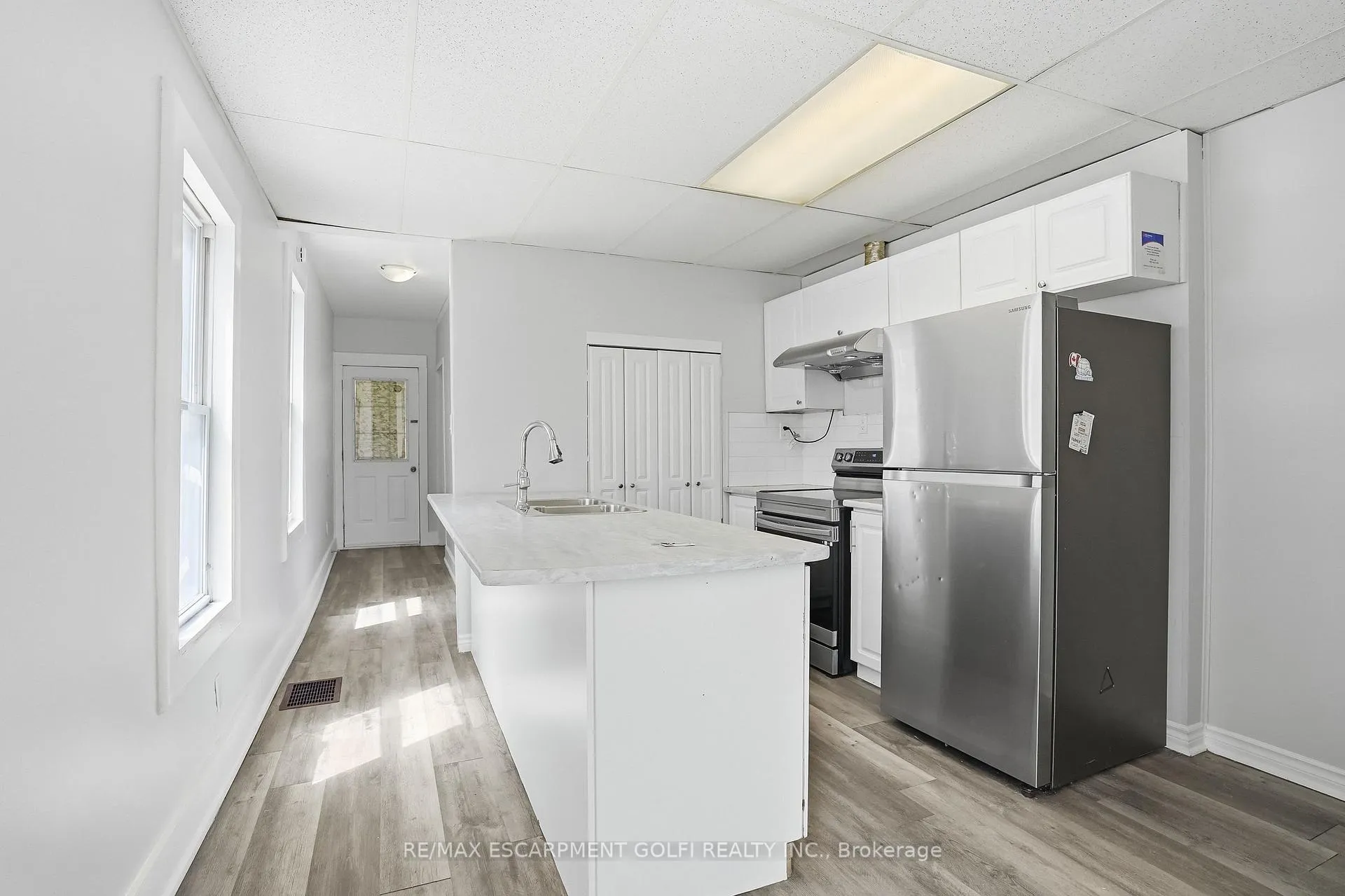 Photo 11 of 5671-5673 Desson Avenue, Niagara Falls, Clifton Hill — HOMEH