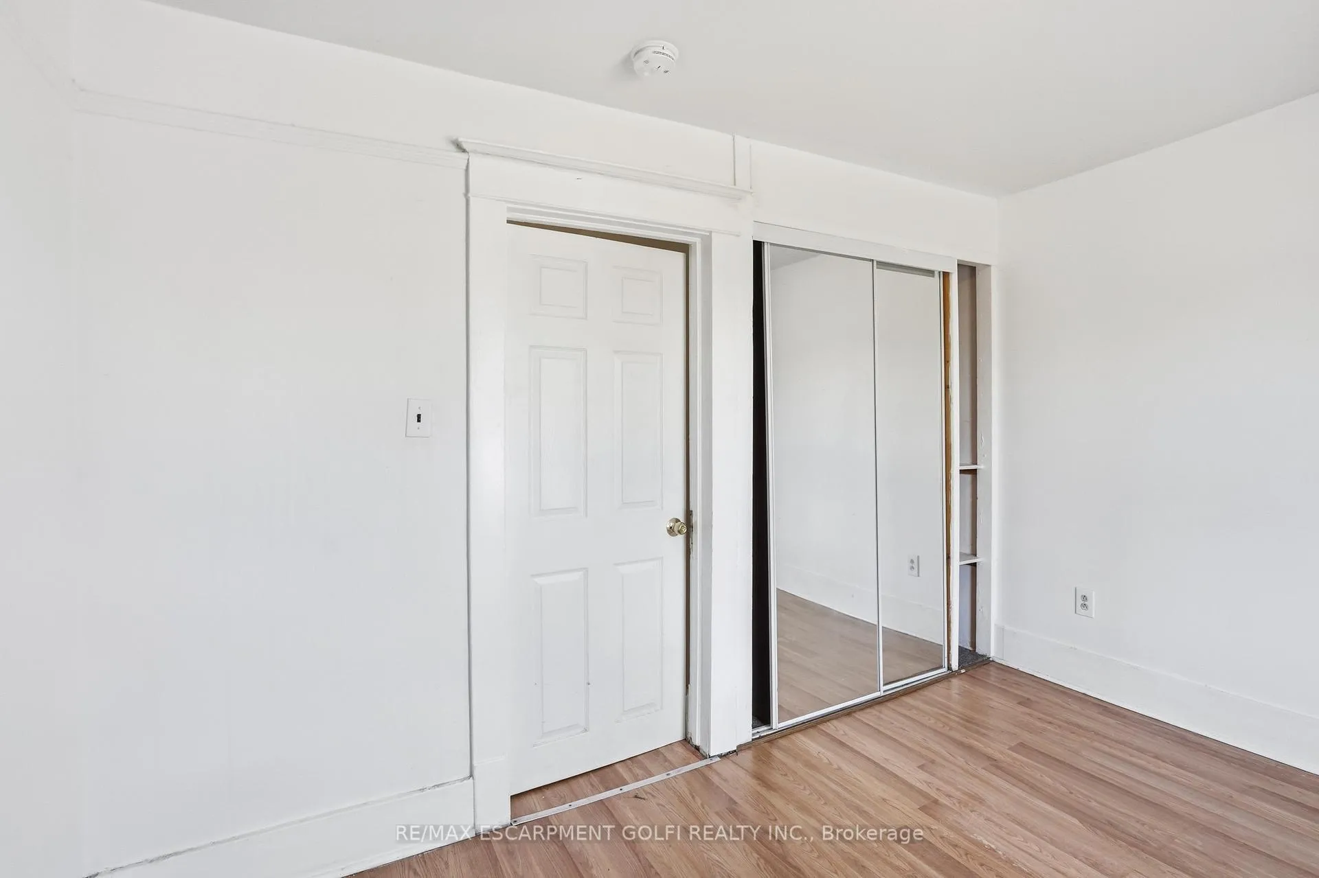 Photo 36 of 5671-5673 Desson Avenue, Niagara Falls, Clifton Hill — HOMEH