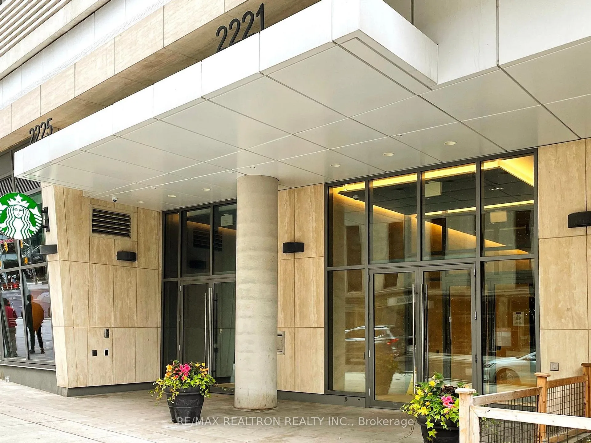 Photo 3 of Unit 213, 2221 Yonge Street, Toronto, Mount Pleasant West — HOMEH