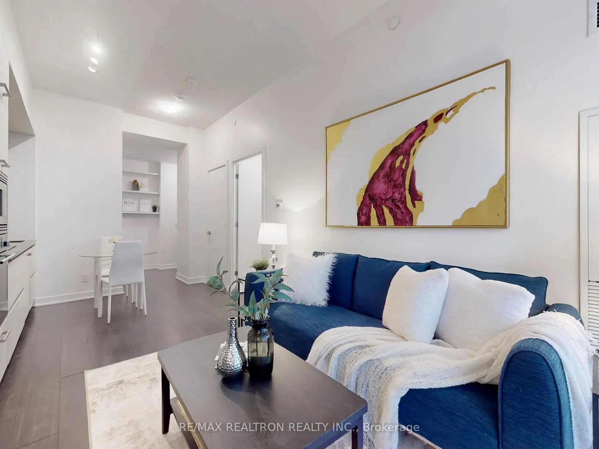 Photo 4 of Unit 213, 2221 Yonge Street, Toronto, Mount Pleasant West — HOMEH