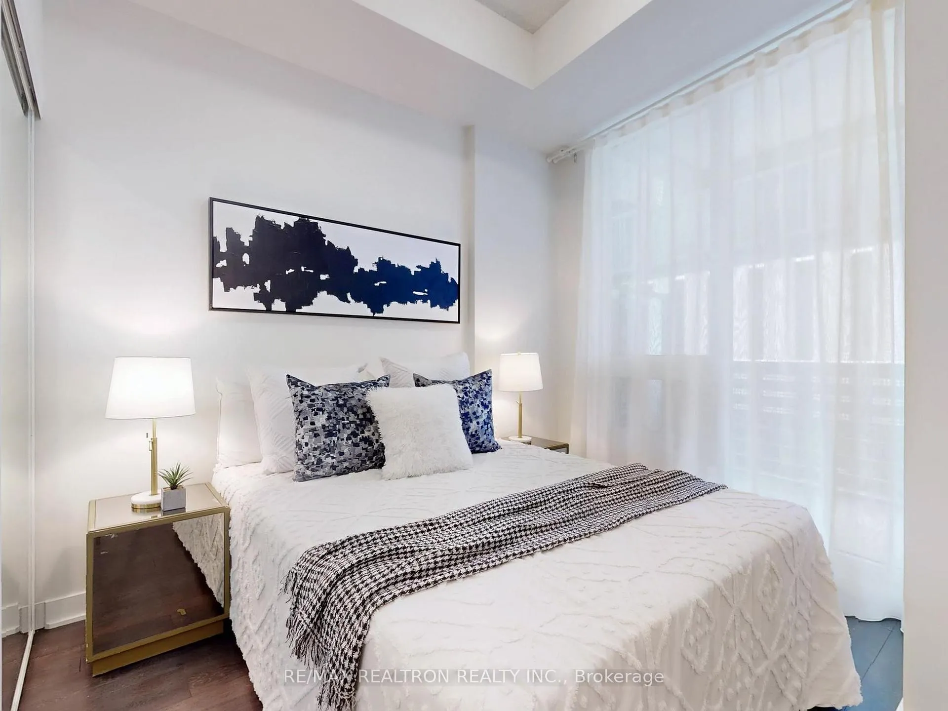 Photo 9 of Unit 213, 2221 Yonge Street, Toronto, Mount Pleasant West — HOMEH