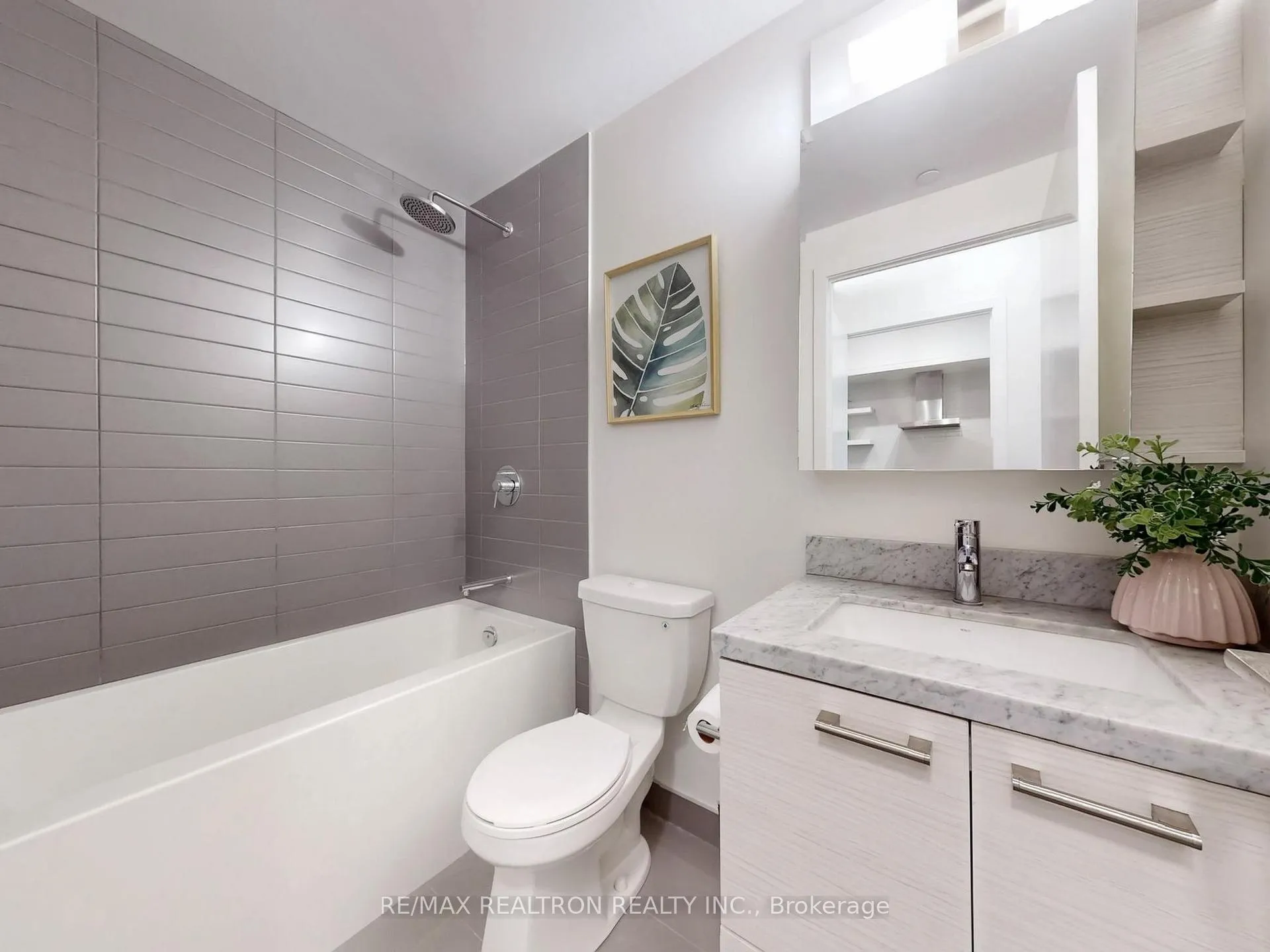 Photo 10 of Unit 213, 2221 Yonge Street, Toronto, Mount Pleasant West — HOMEH