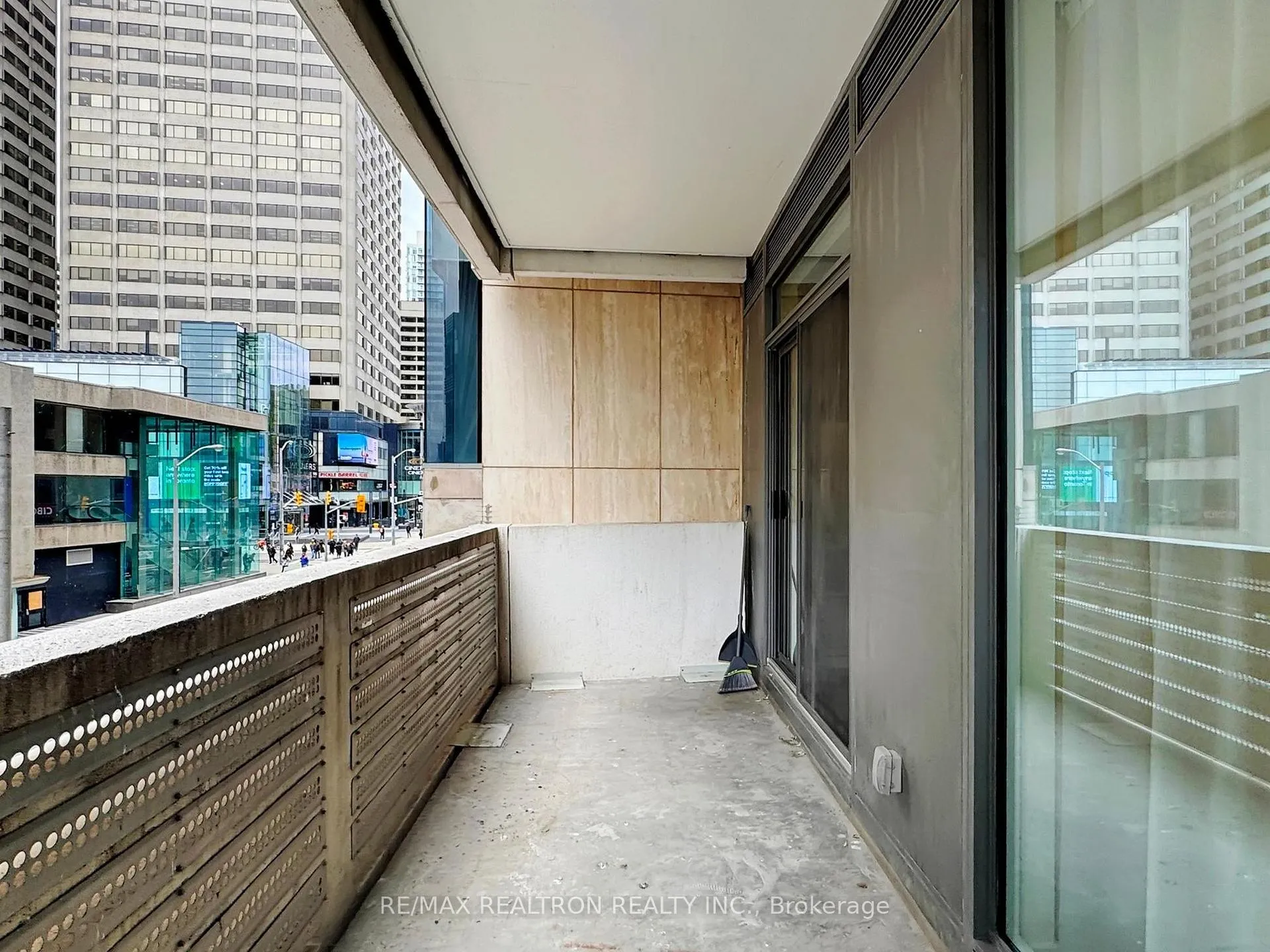 Photo 16 of Unit 213, 2221 Yonge Street, Toronto, Mount Pleasant West — HOMEH