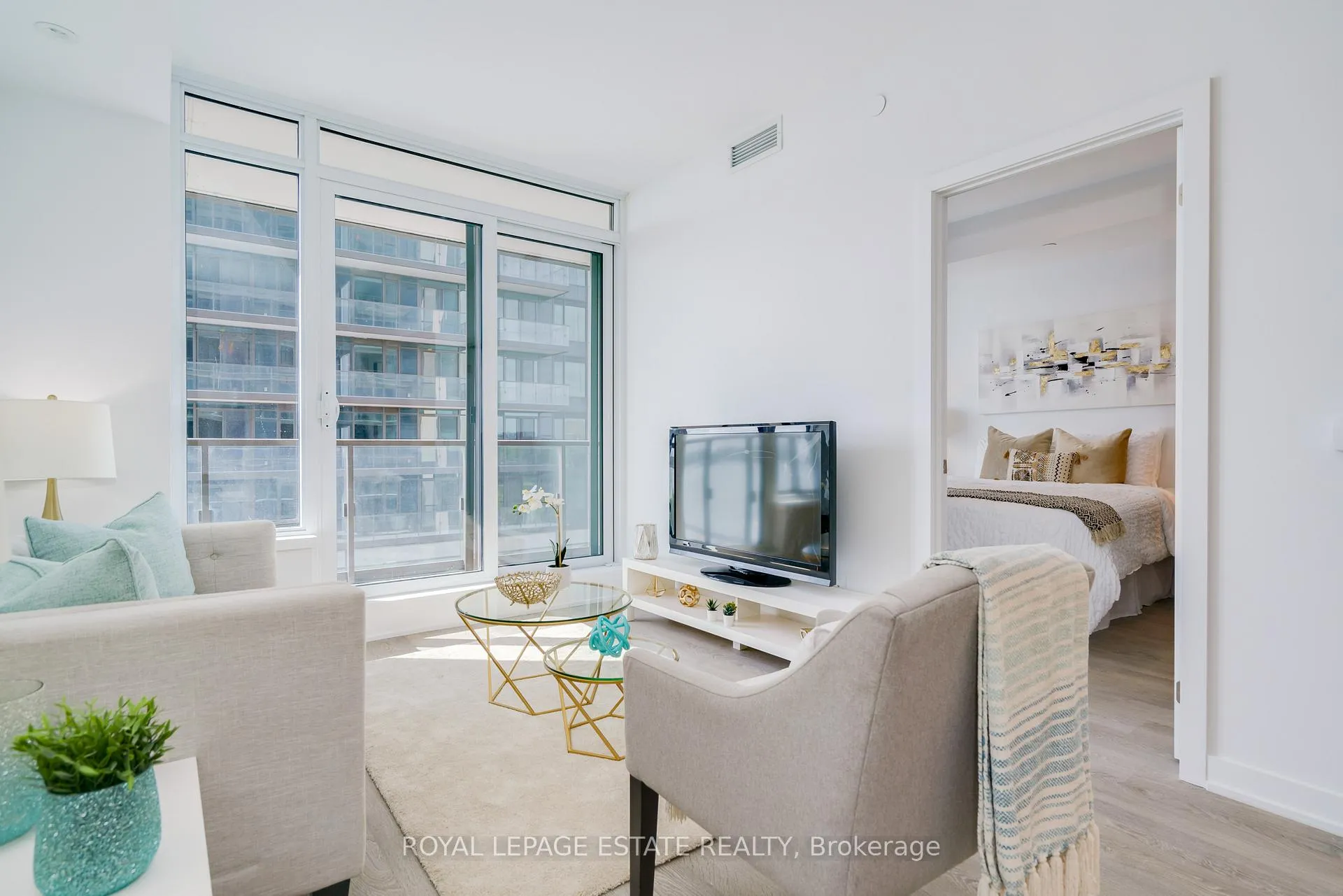 Front of Unit 1711, 1926 Lake Shore Boulevard W