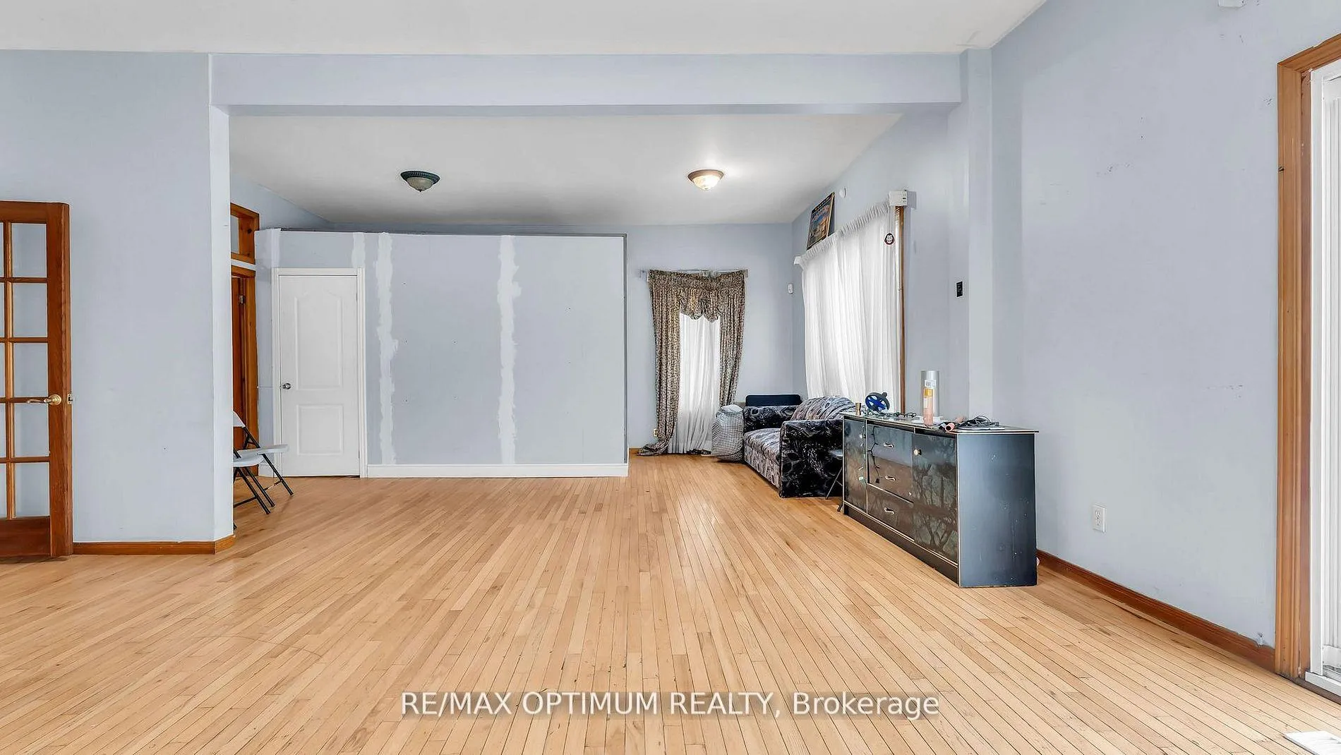 Photo 6 of 4 Denison Avenue, Brampton, Downtown Brampton — HOMEH