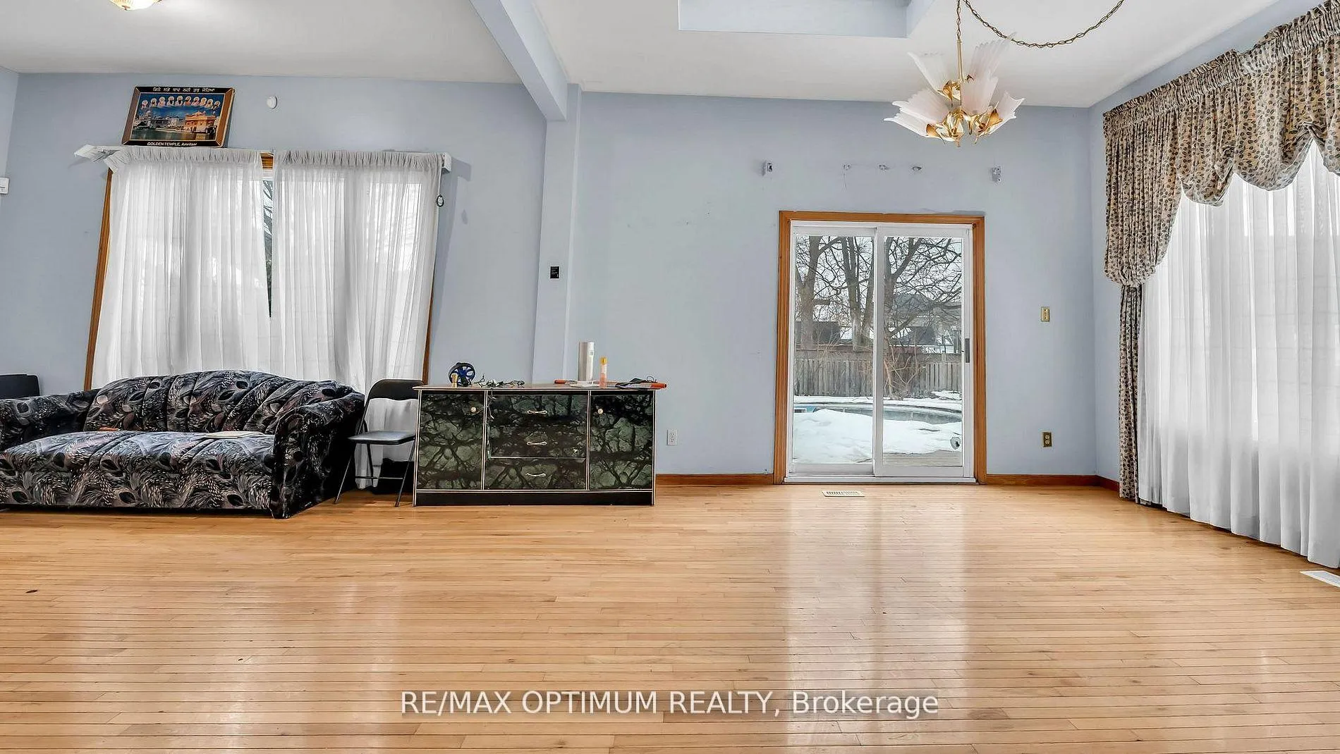 Photo 8 of 4 Denison Avenue, Brampton, Downtown Brampton — HOMEH