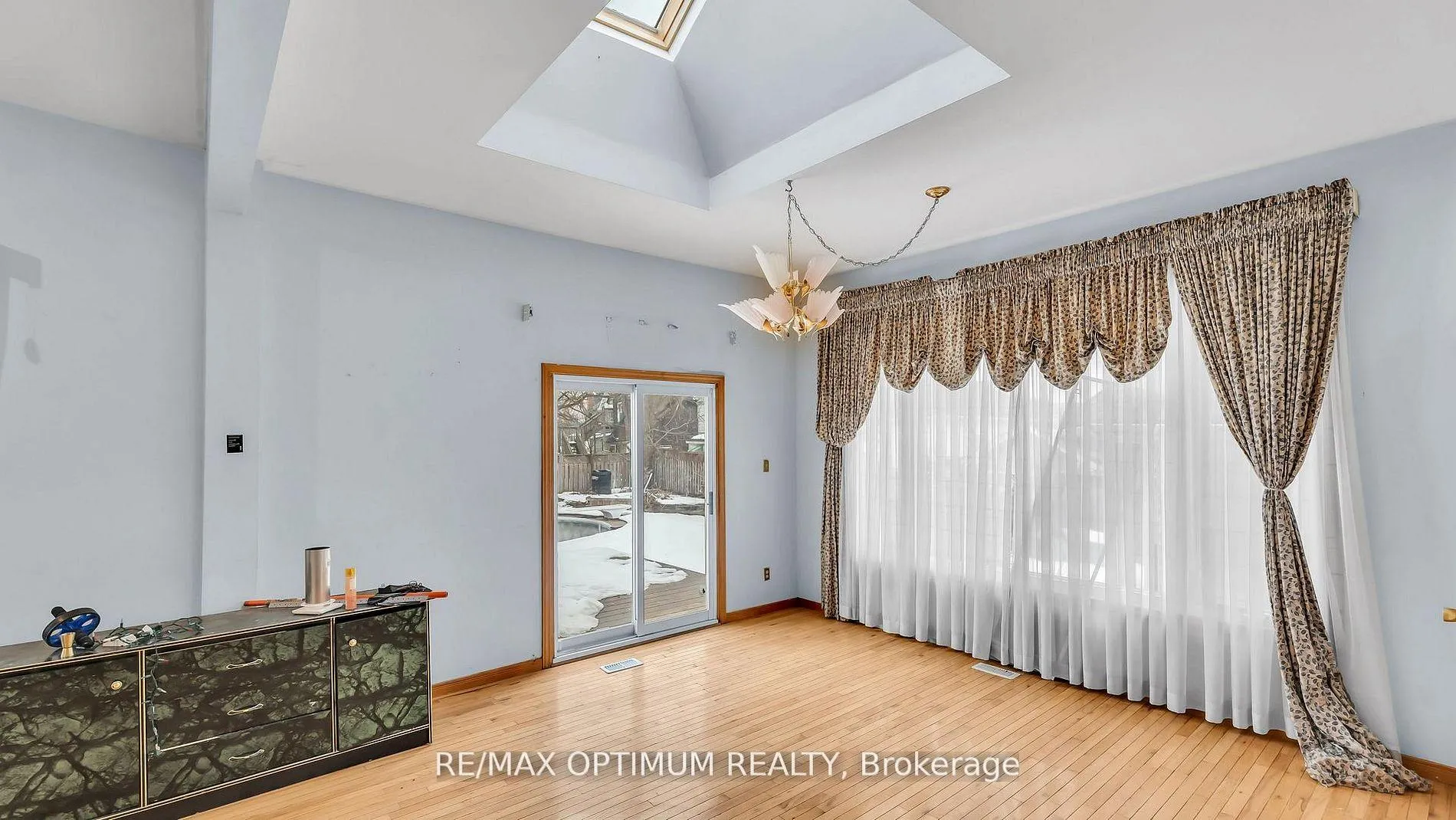 Photo 9 of 4 Denison Avenue, Brampton, Downtown Brampton — HOMEH