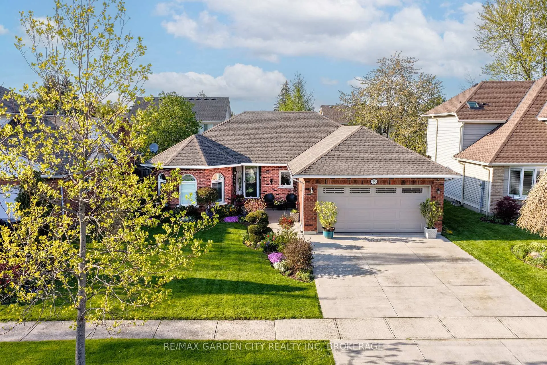 Photo 3 of 13 Third Avenue, St. Catharines, Grapeview — HOMEH